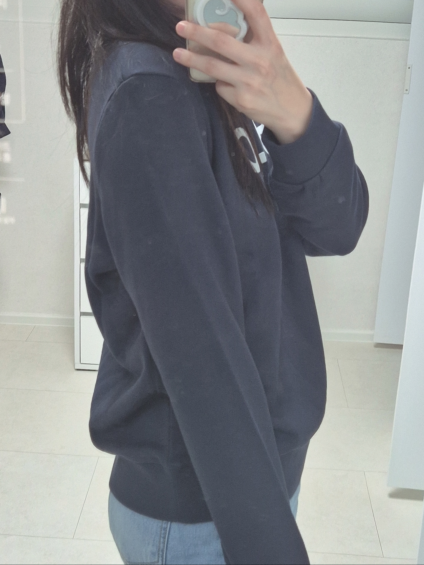 (W) A.P.C. VPC Viva Sweatshirt Dark Navy 착용 스타일