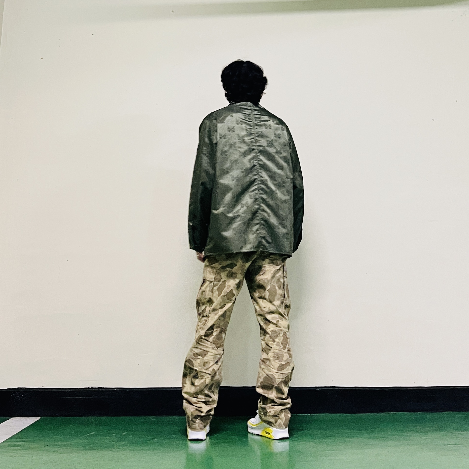 Needles D.N. Coverall Papillon Jacquard Sateen Olive, Nike x Undefeated Air Max 90 White Optic Yellow 착용 스타일 - 4