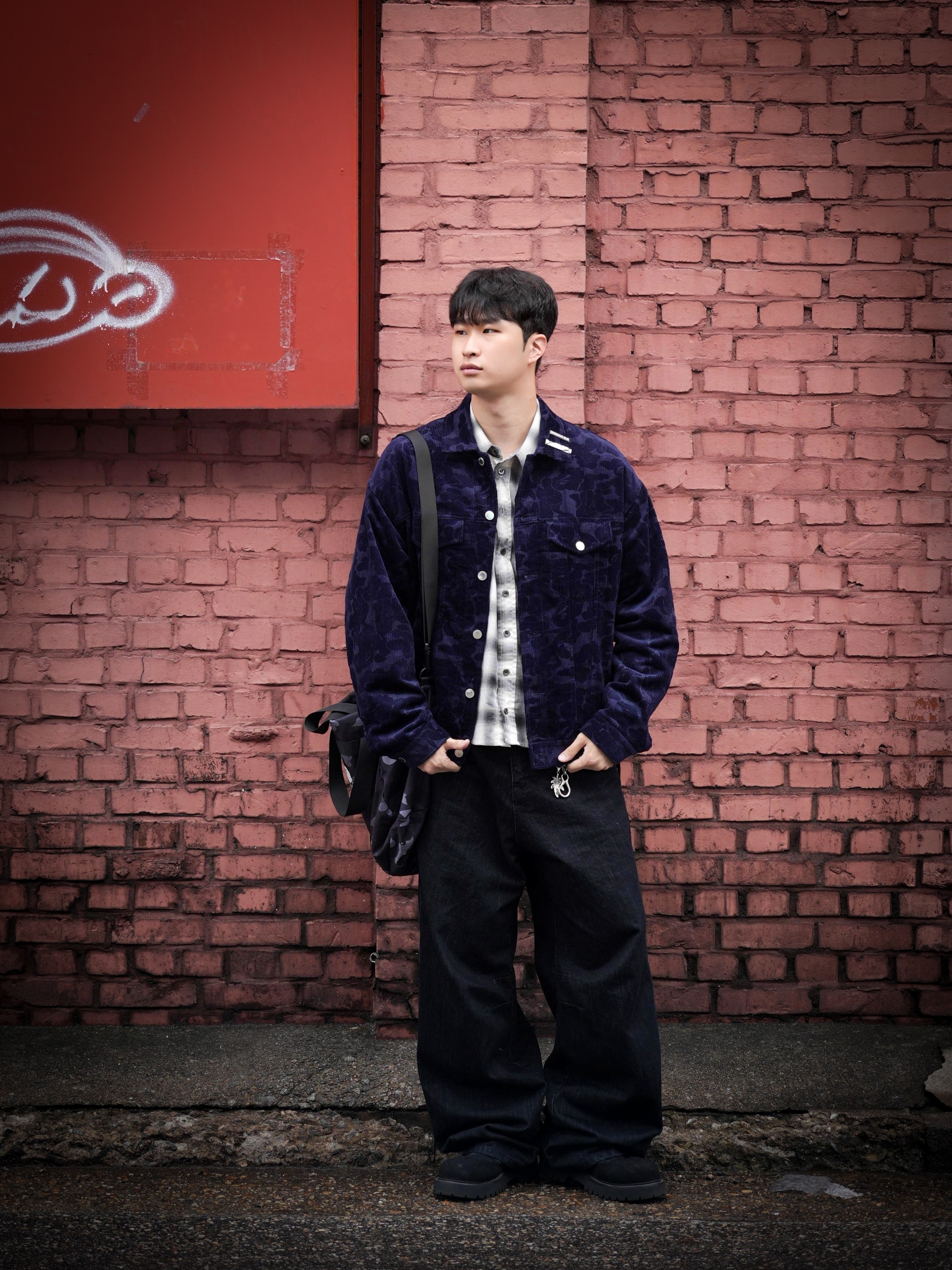 BAPE Solid Camo Corduroy Trucker Jacket Navy 착용 스타일 - 3