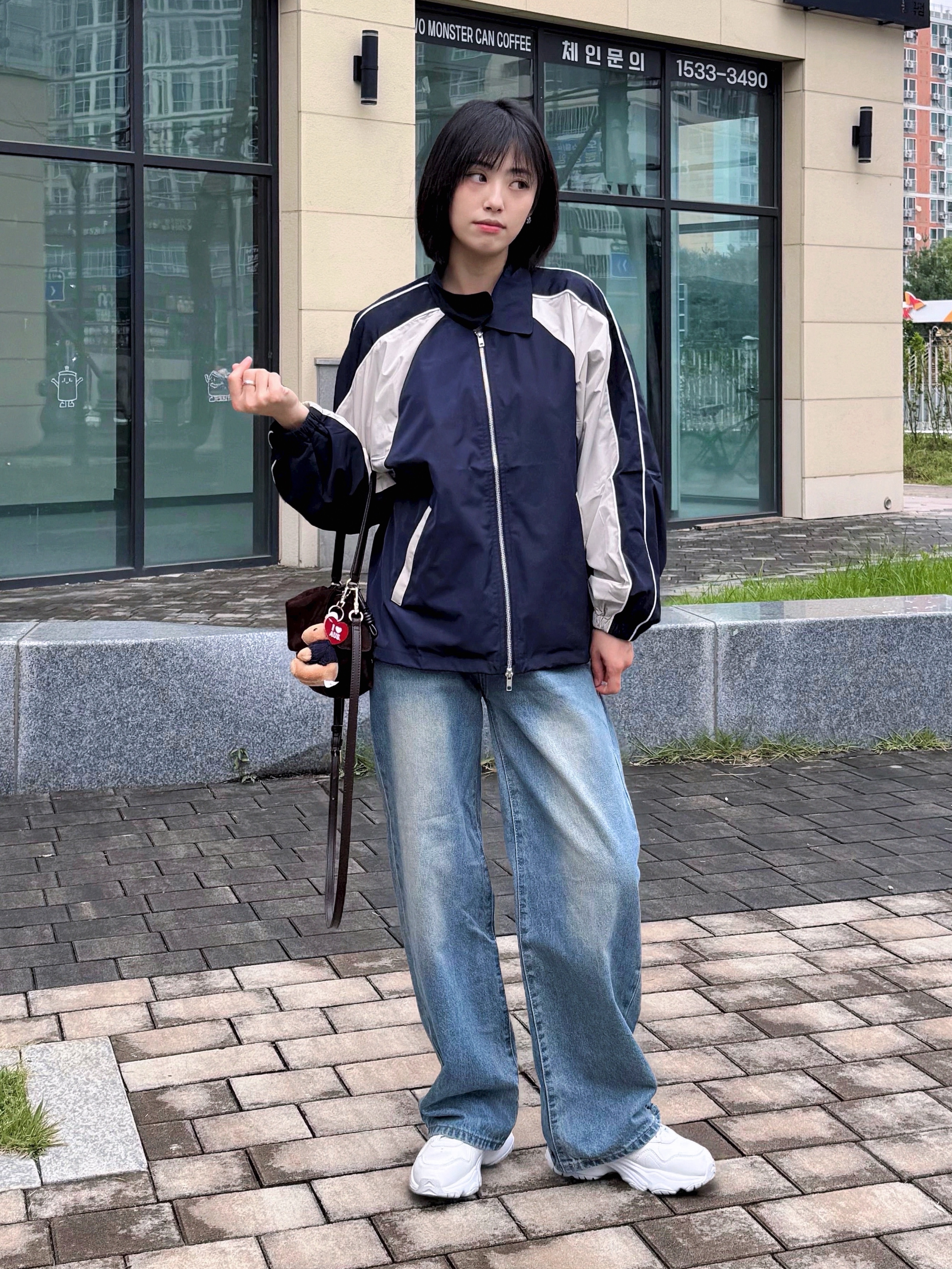 SLOW RECORD HOUSE Piping Line Windbreaker Navy 착용 스타일 - 3