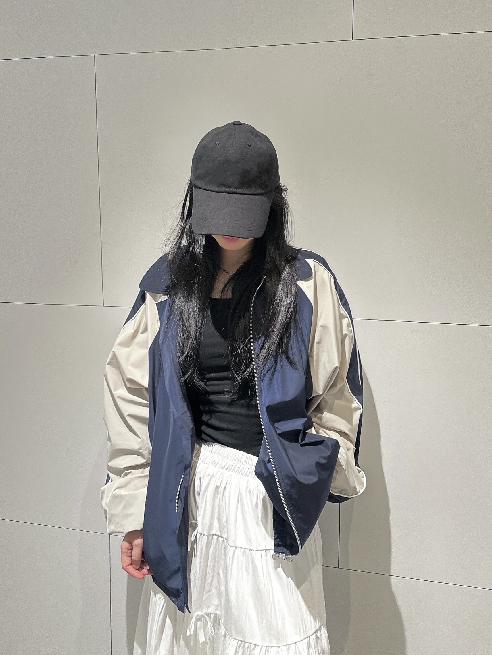 SLOW RECORD HOUSE Piping Line Windbreaker Navy 착용 스타일 - 1