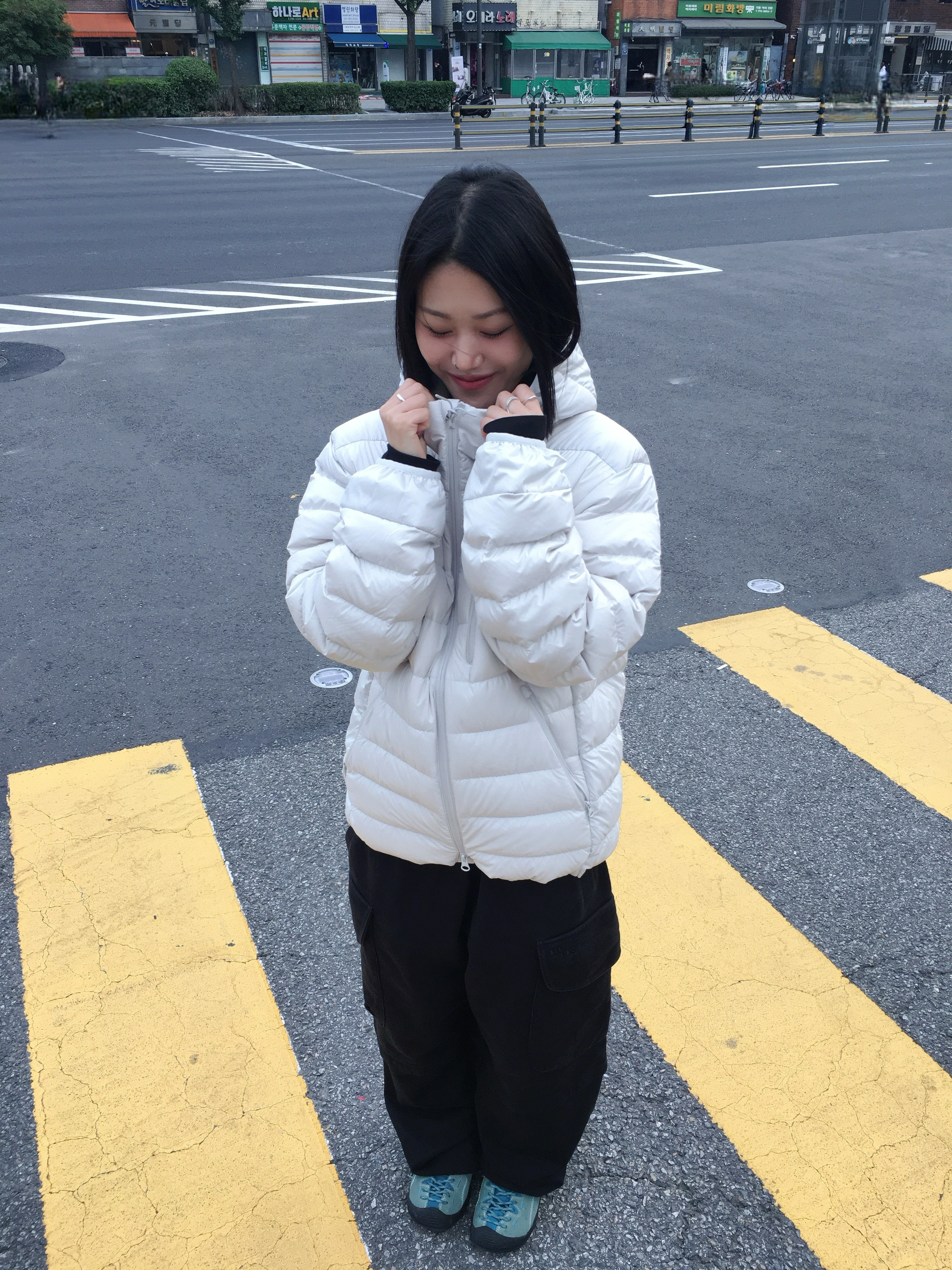 Musinsa Standard City Leisure Hooded Light Down Jacket Stone White, (W) Keen Jasper Sneakers Dark Forest 착용 스타일