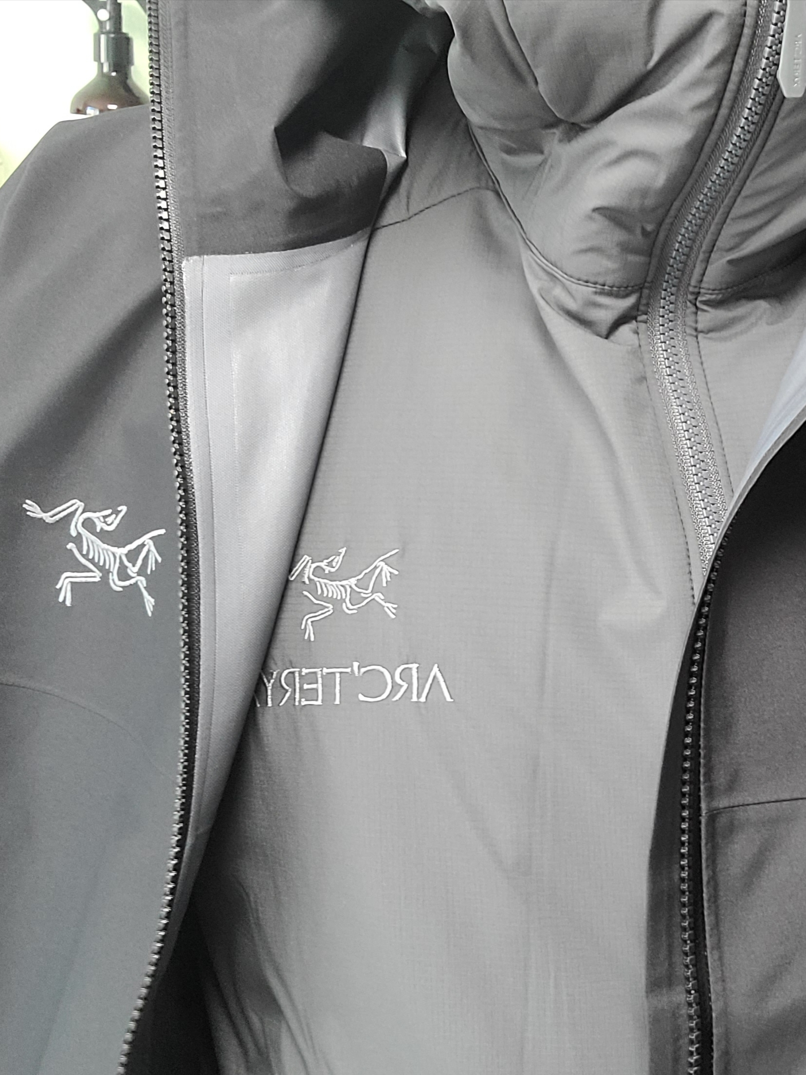 Arc'teryx Atom LT Hoody Glitch, Asics Gel-Kayano 14 Birch Dark Pewter 착용 스타일 - 4