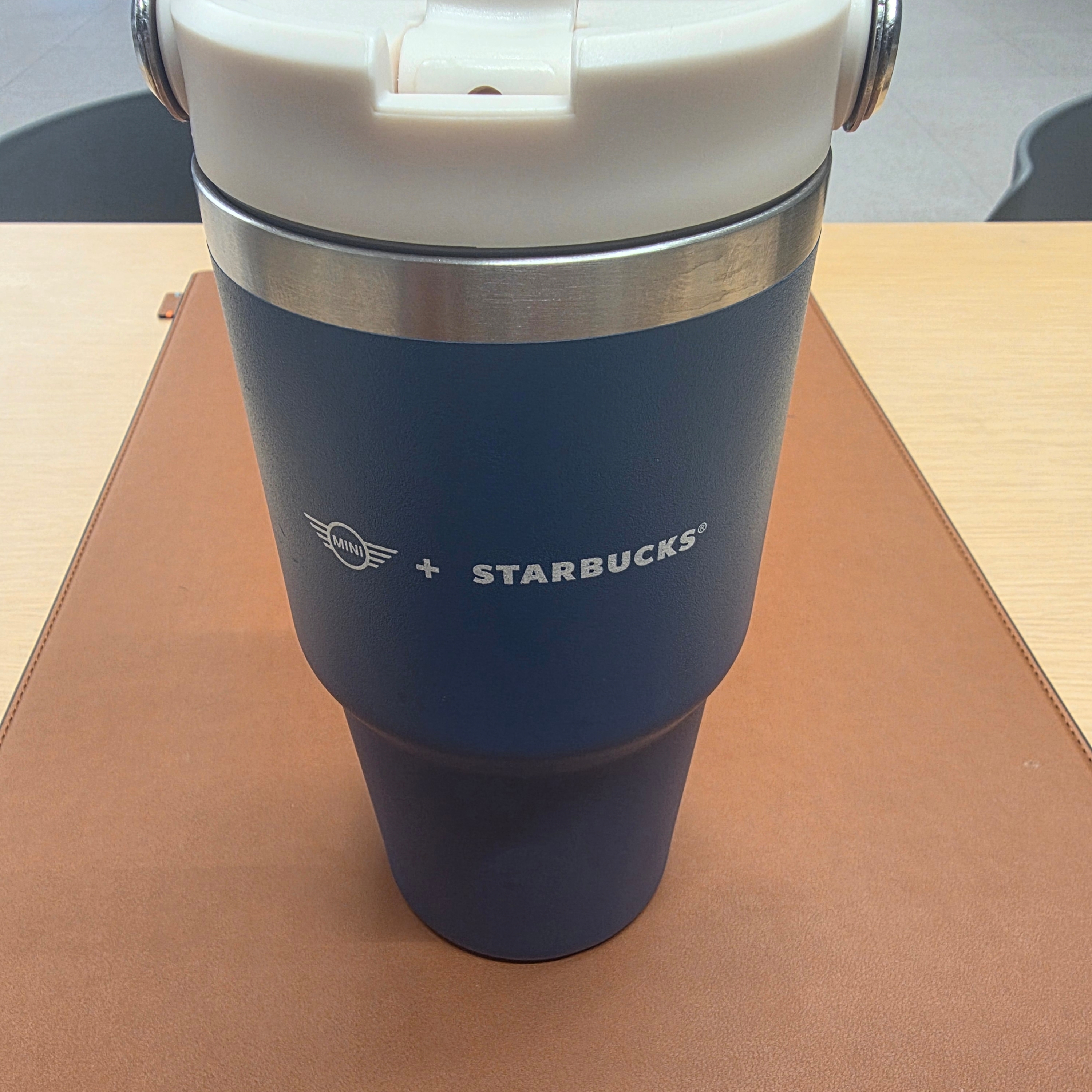 Stanley x Starbucks x MINI SS Quencher Blue Tumbler 591ml 착용 스타일