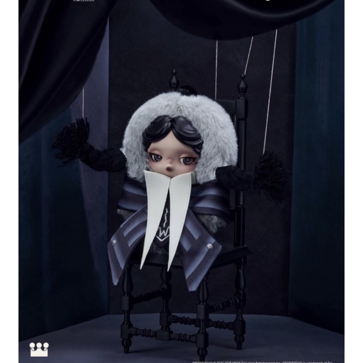 Pop Mart Skullpanda x Wednesday Plush Nevermore Academy Uniform Version 착용 스타일