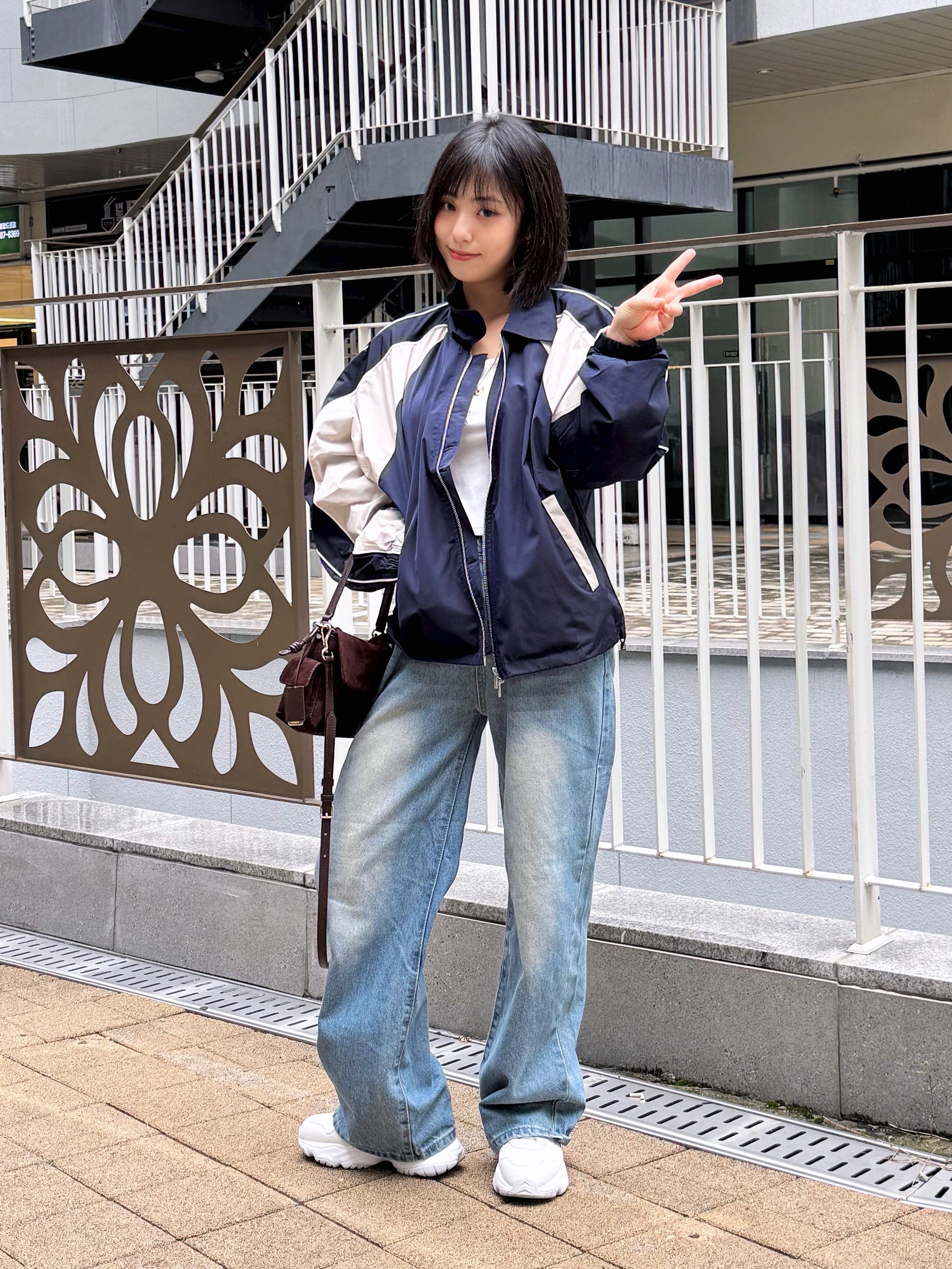 SLOW RECORD HOUSE Piping Line Windbreaker Navy 착용 스타일 - 6