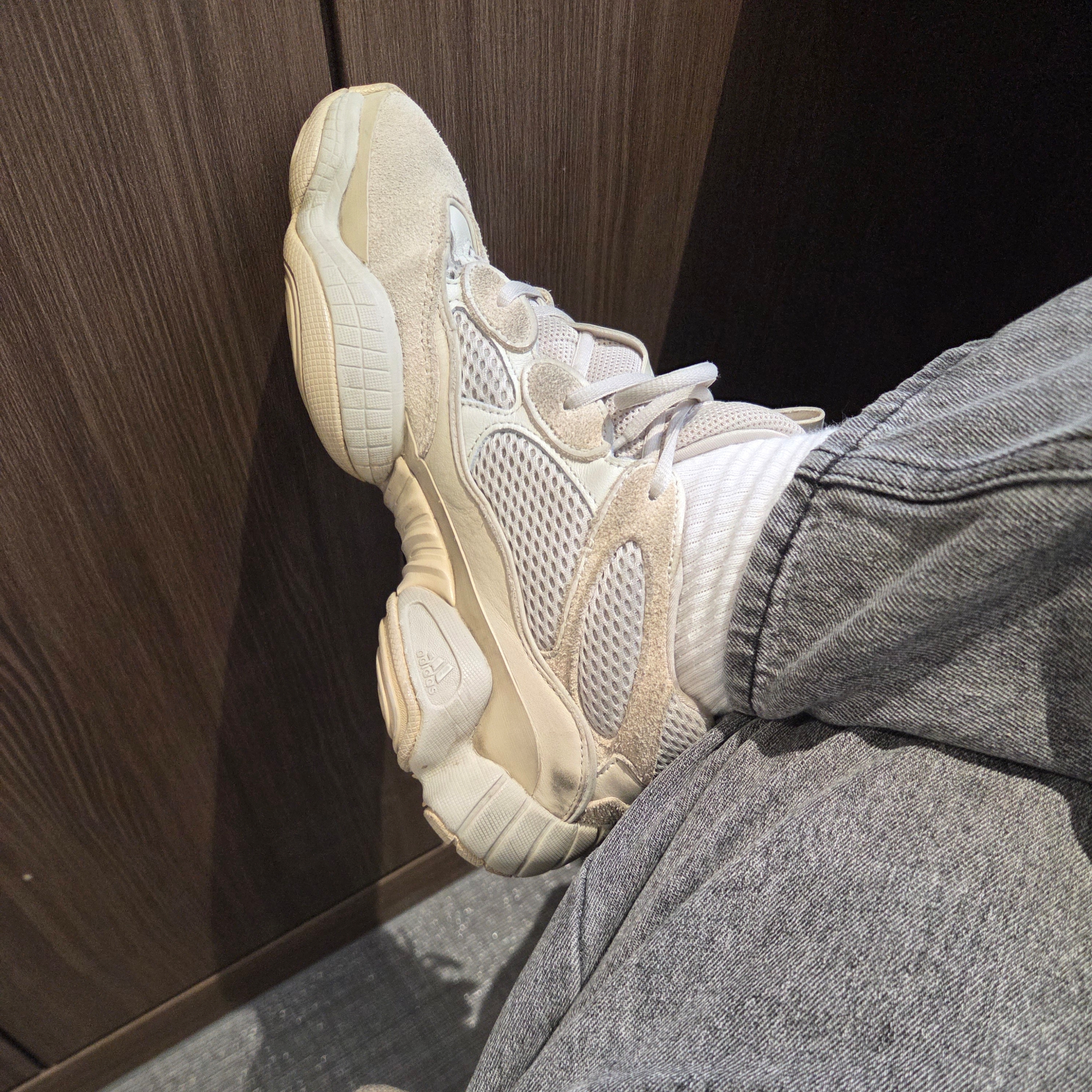 Adidas Yeezy 500 Blush 2022 착용 스타일