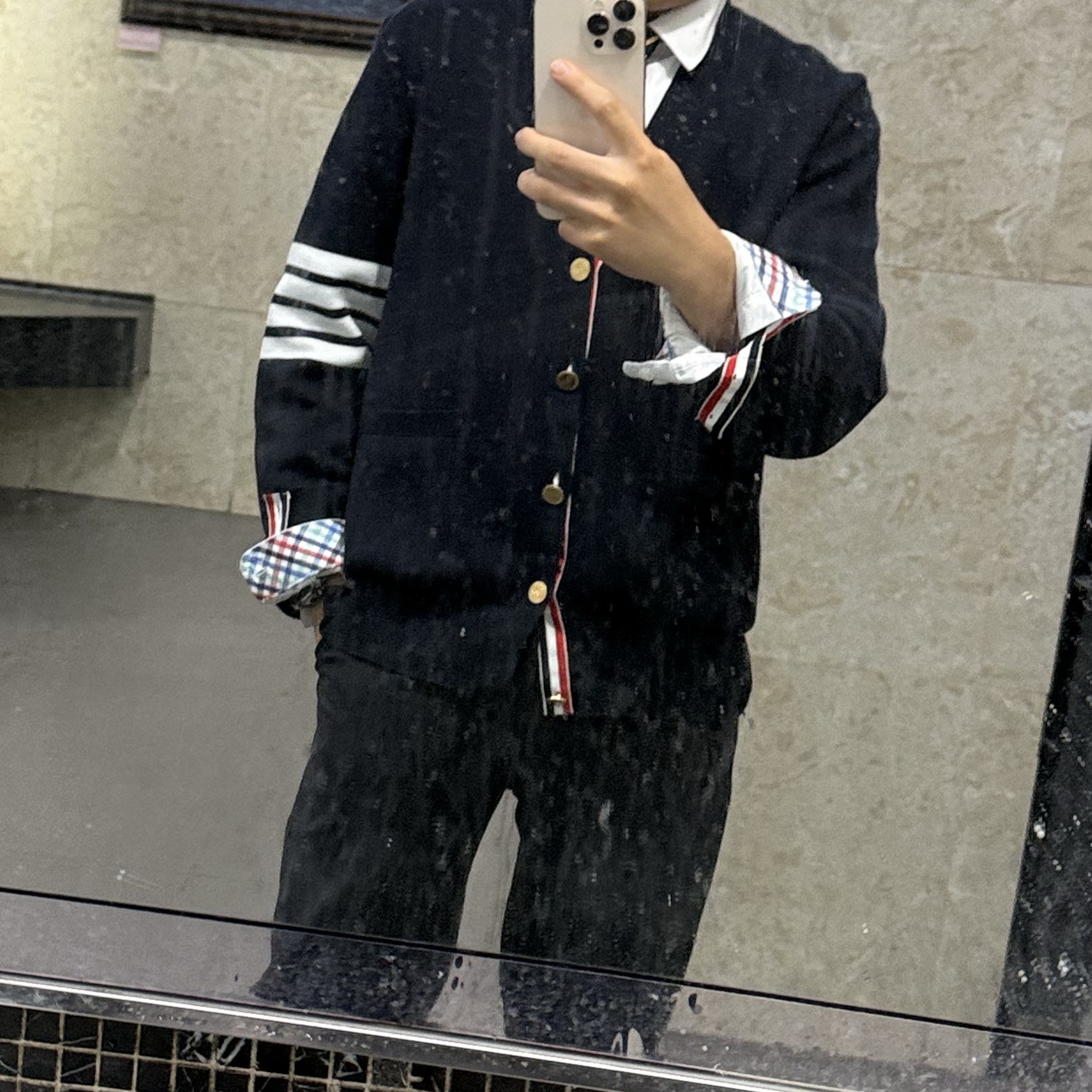 Thom Browne Milano Stitch 4-Bar Cardigan Navy 착용 스타일