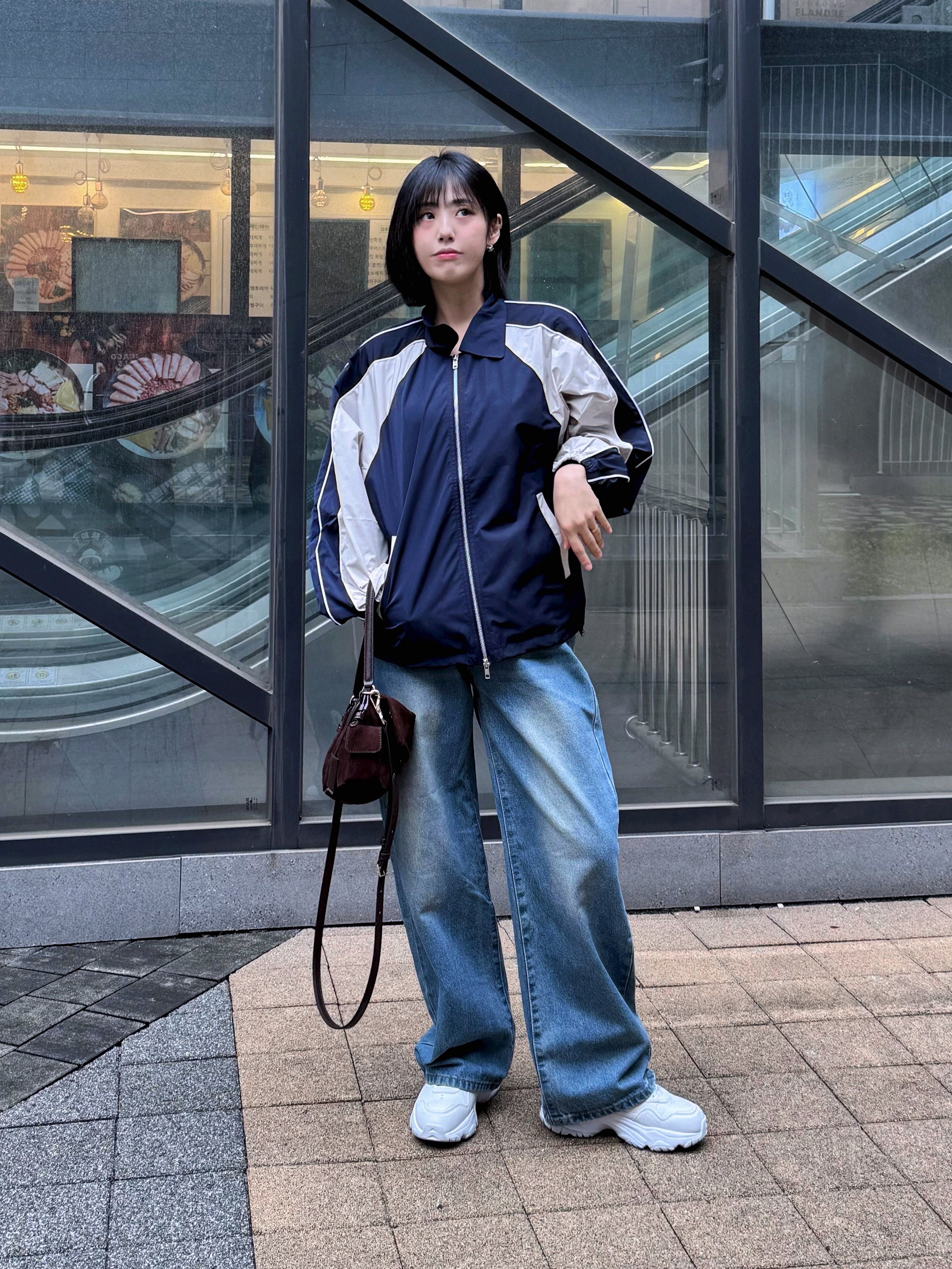 SLOW RECORD HOUSE Piping Line Windbreaker Navy 착용 스타일 - 5