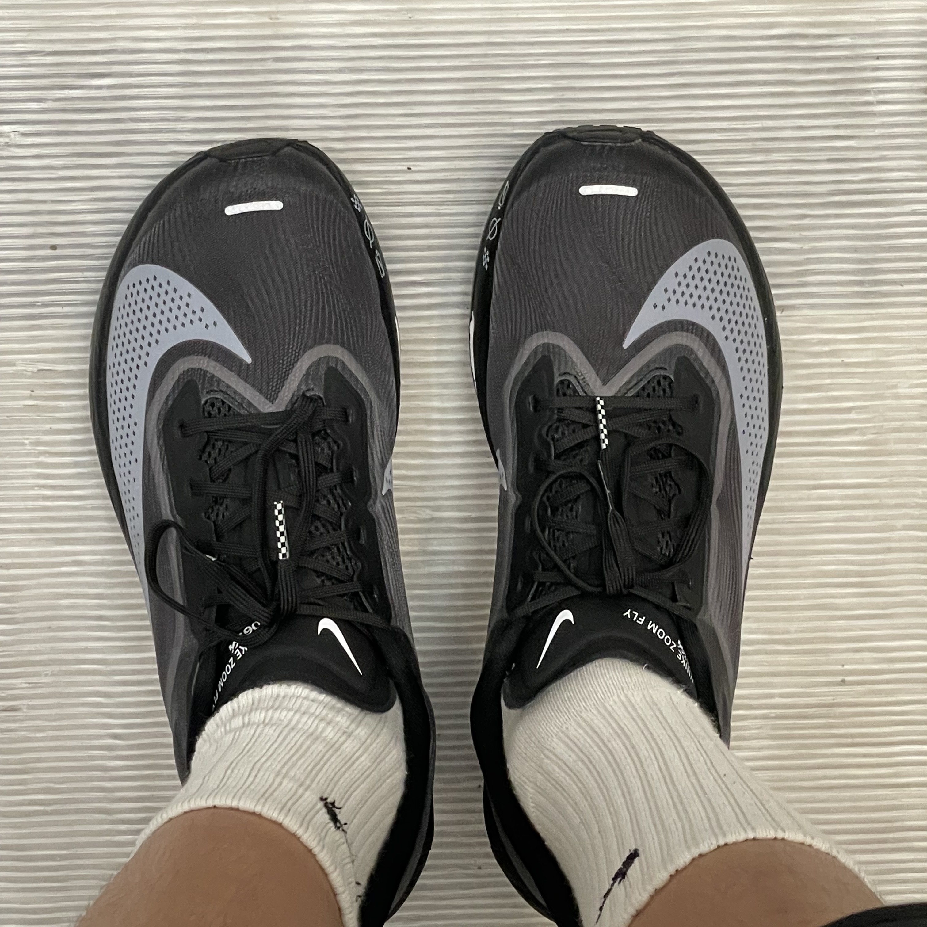 Nike Zoom Fly 6 Black Light Smoke Grey 착용 스타일