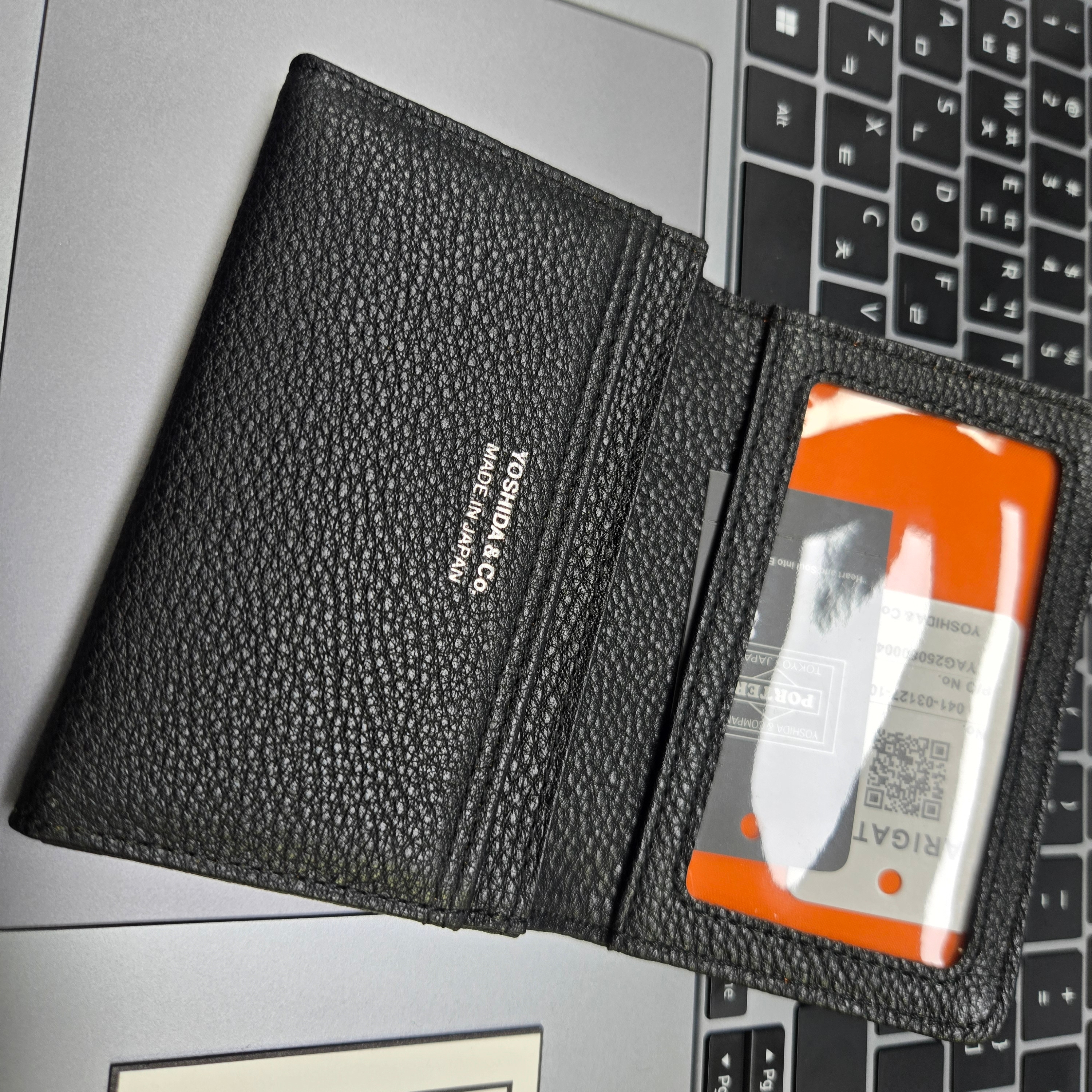 Porter Calm Card Case Black 착용 스타일 - 2