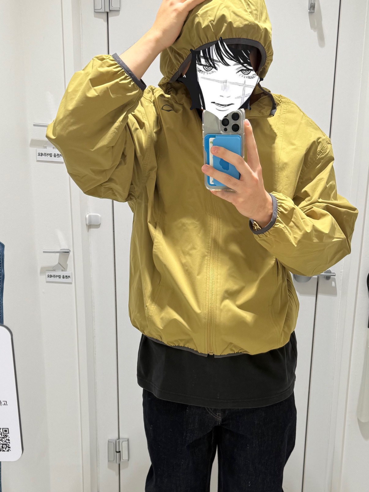 Mischief Rhombus Lightweight Track Jacket Mustard 착용 스타일