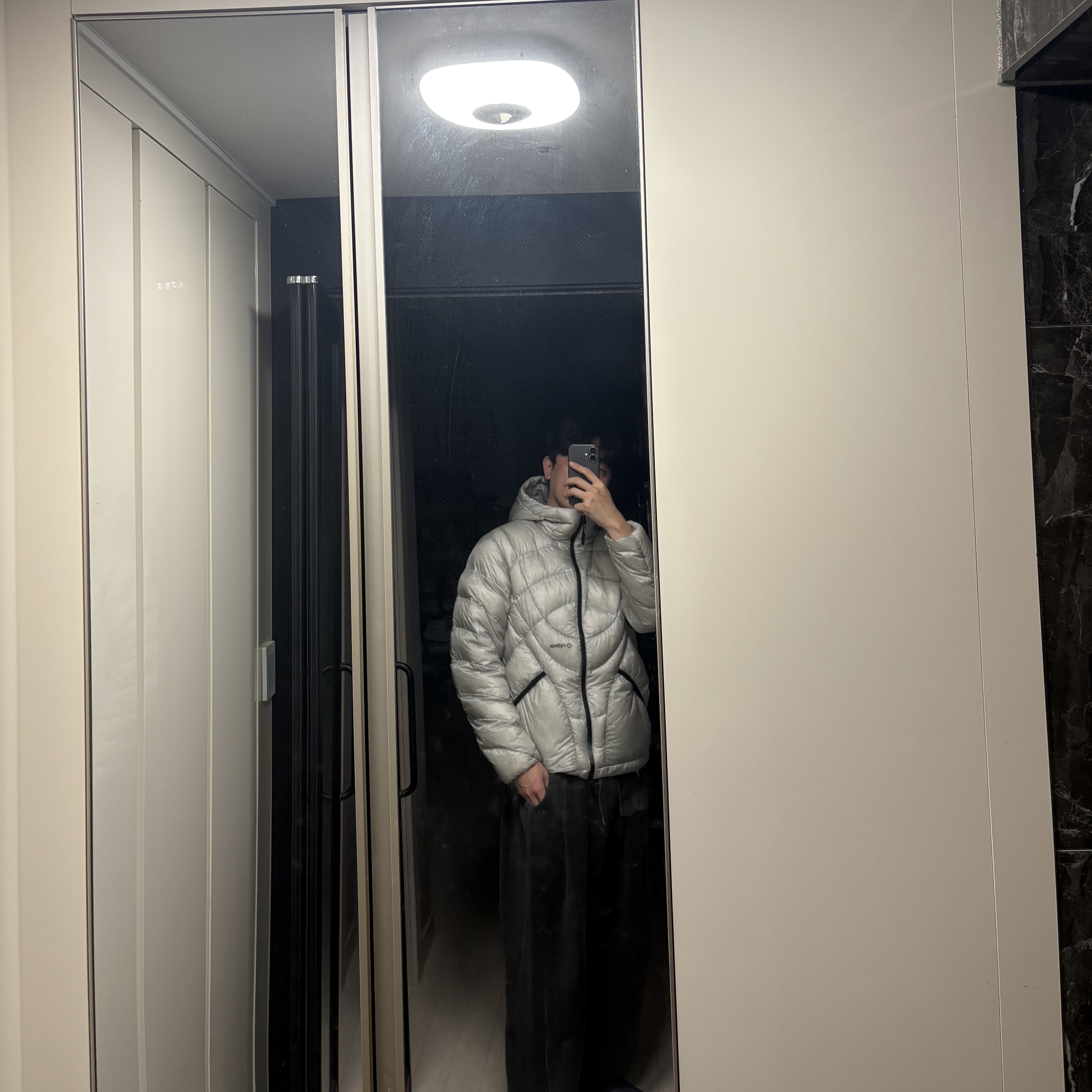 Helinox Wear Eclipse Pack Down Jacket Light Gray 착용 스타일