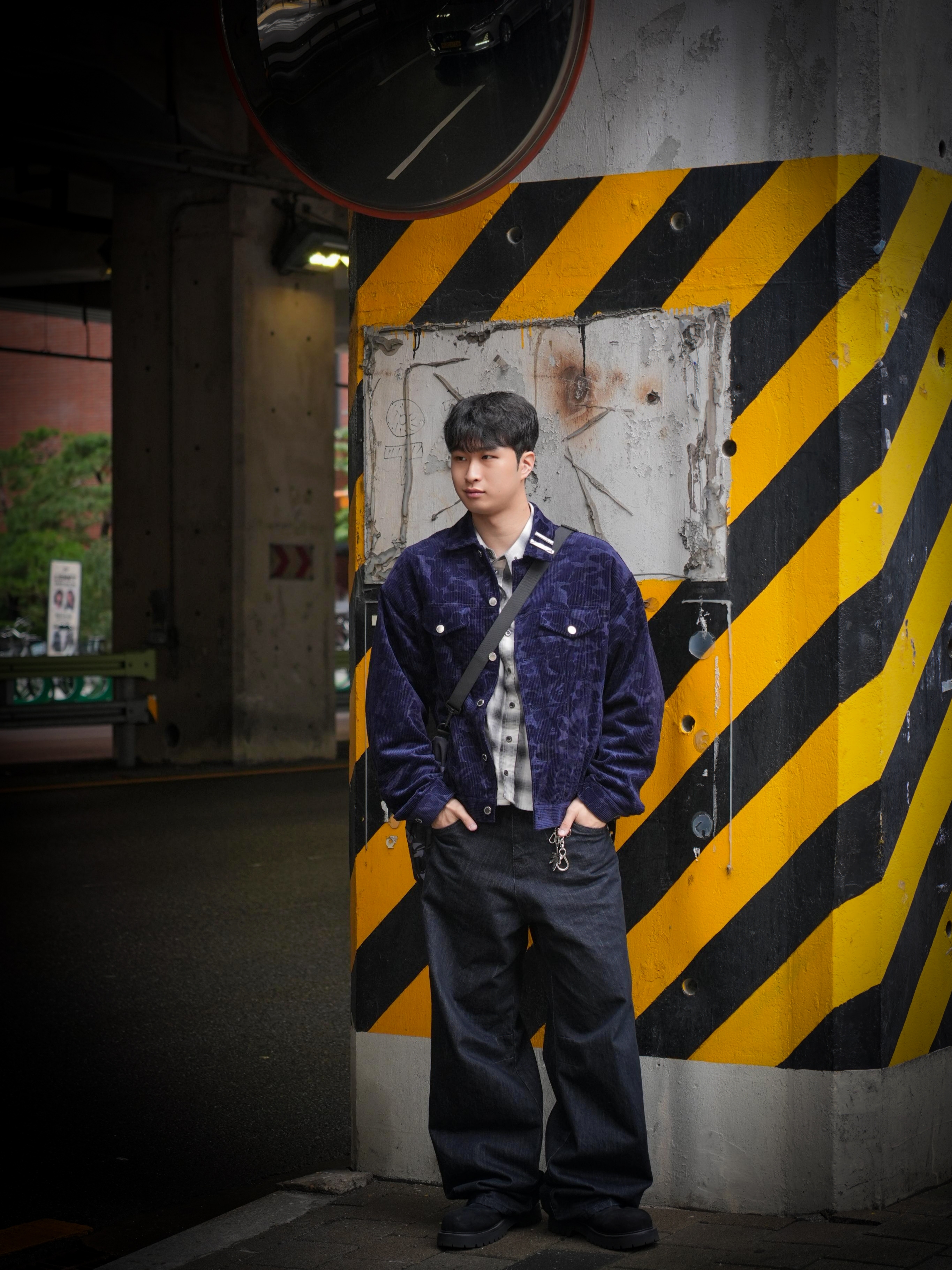BAPE Solid Camo Corduroy Trucker Jacket Navy 착용 스타일 - 2