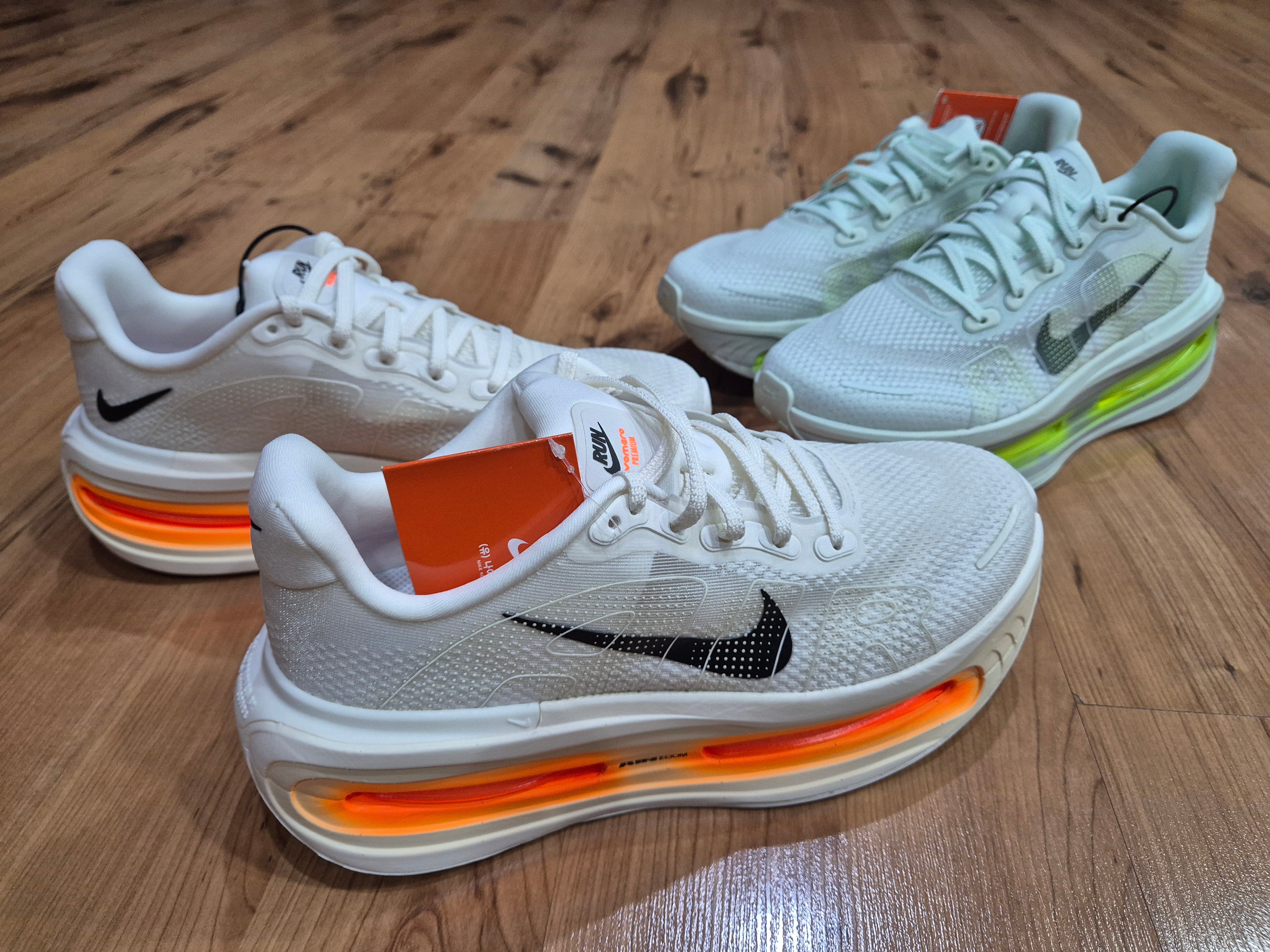 Nike Vomero Premium Sail Coconut Milk, Nike Vomero Premium  Barely Green Clay Green 착용 스타일 - 1