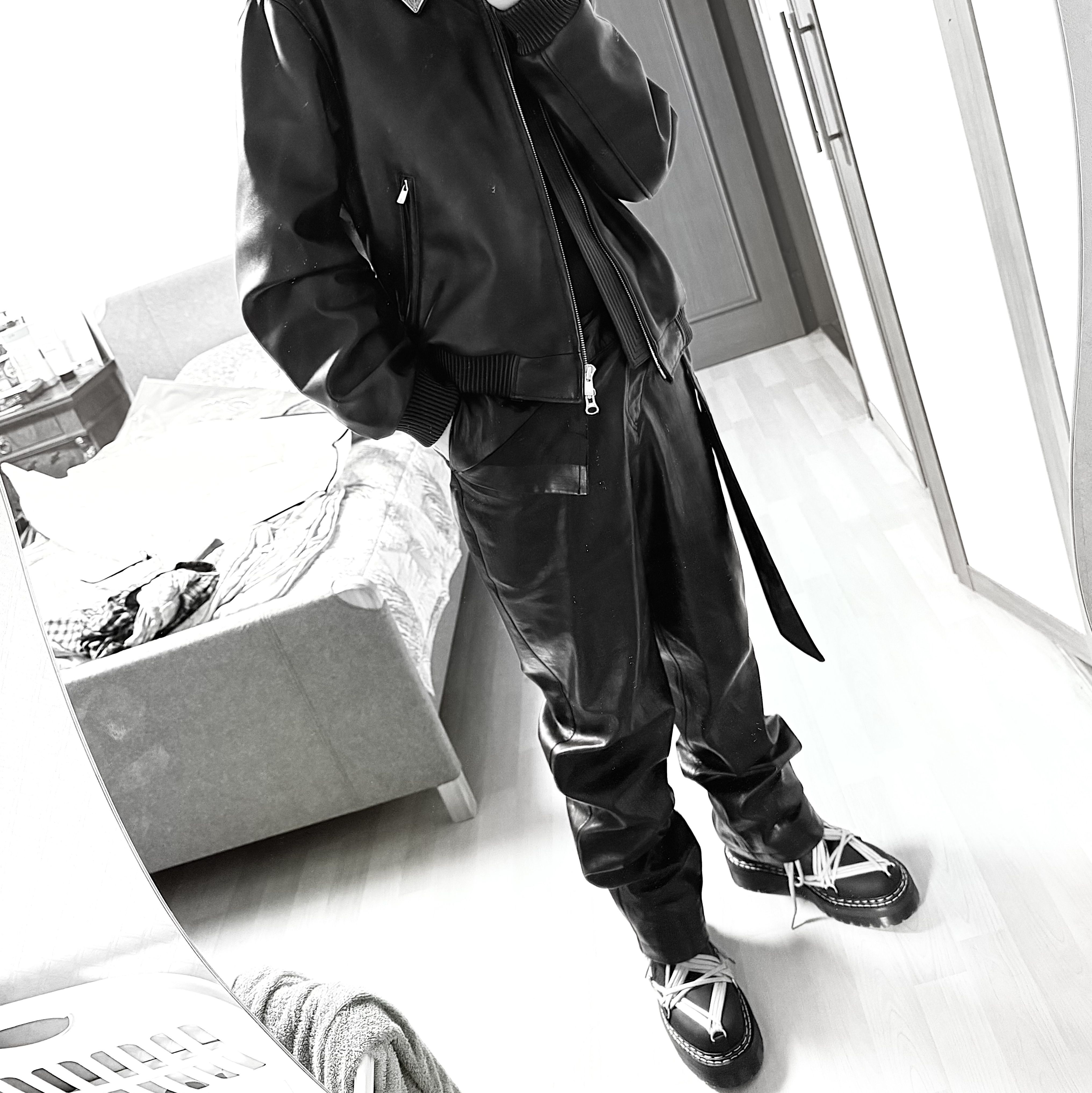 Dr. Martens x Rick Owens 1460 Quad Sole Mega Lace Boots Black, Stussy Jacquard Knit Bucket Hat Natural 착용 스타일 - 3