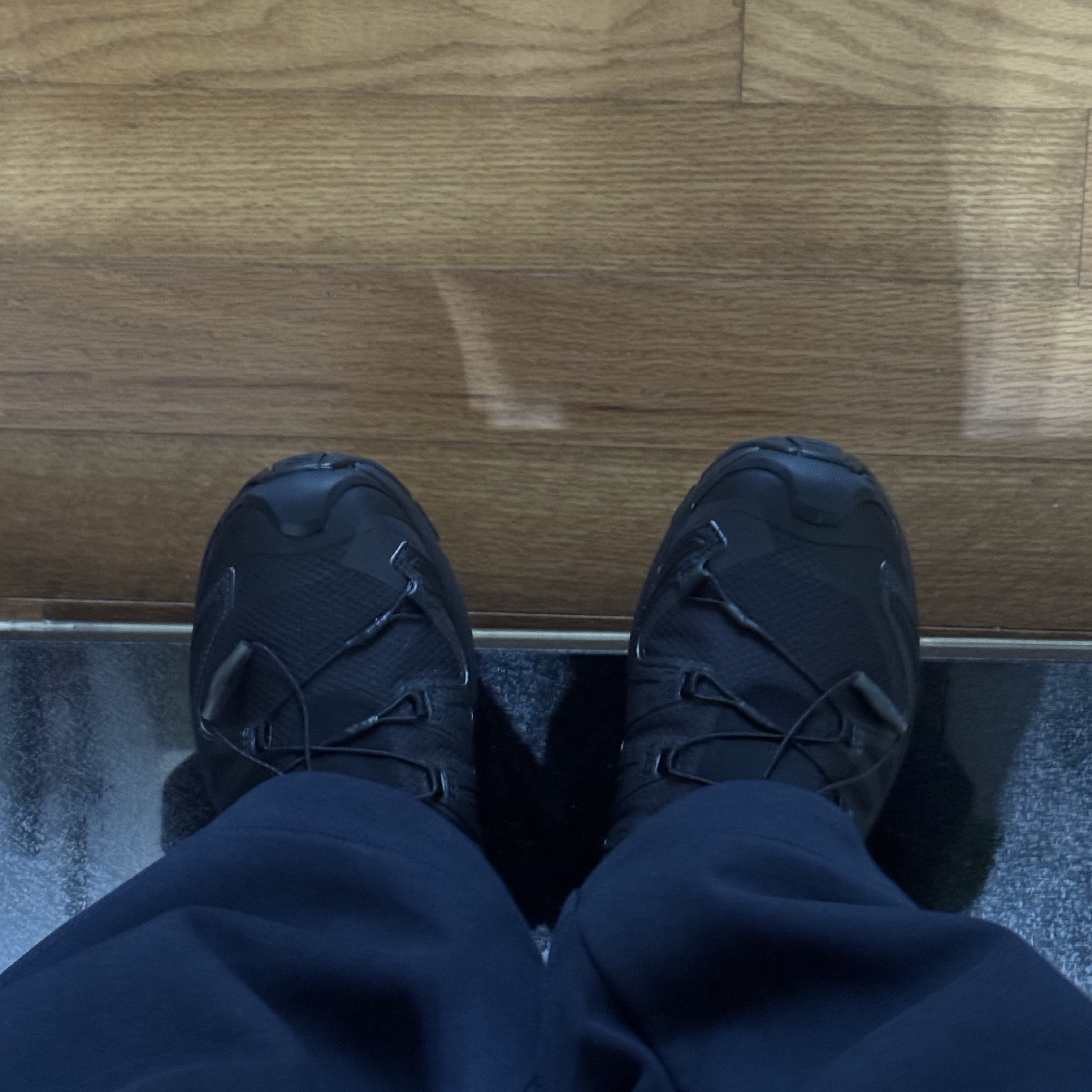 Salomon XA Pro 3D V9 Gore-Tex Wide Black Phantom 착용 스타일 - 4