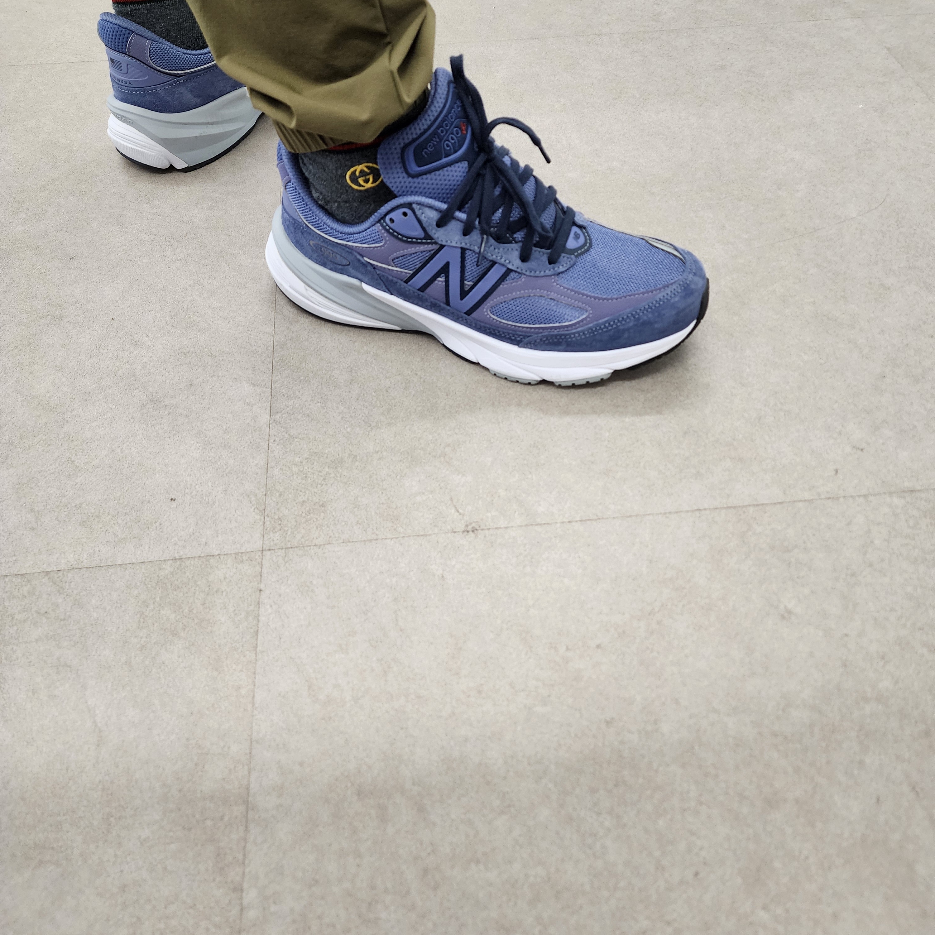 New Balance 990v6 Made in USA Purple Navy 착용 스타일 - 1