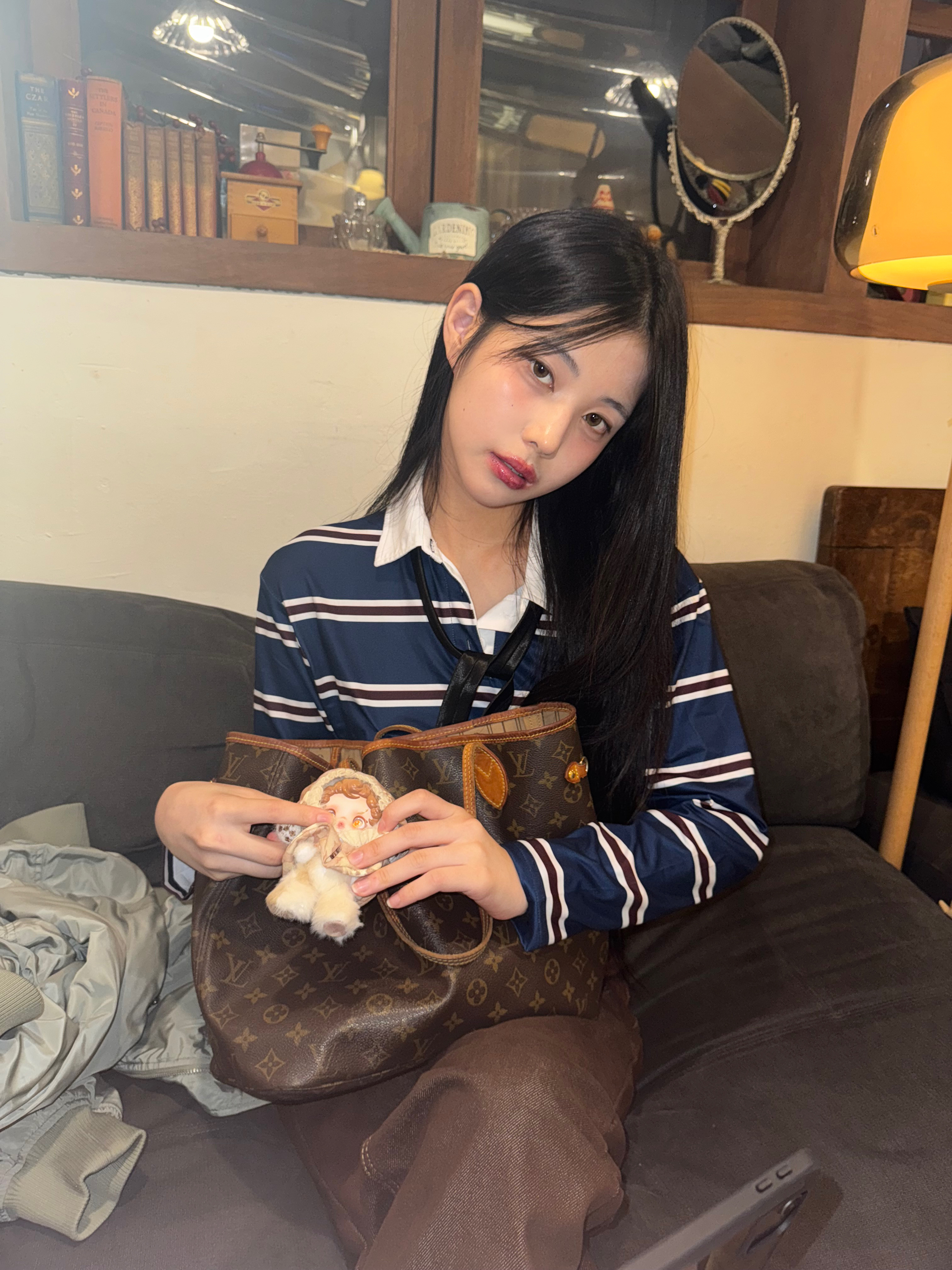Louis Vuitton Neverfull MM Monogram Cerise Red, Puma Palermo Vine Clementine 착용 스타일 - 4