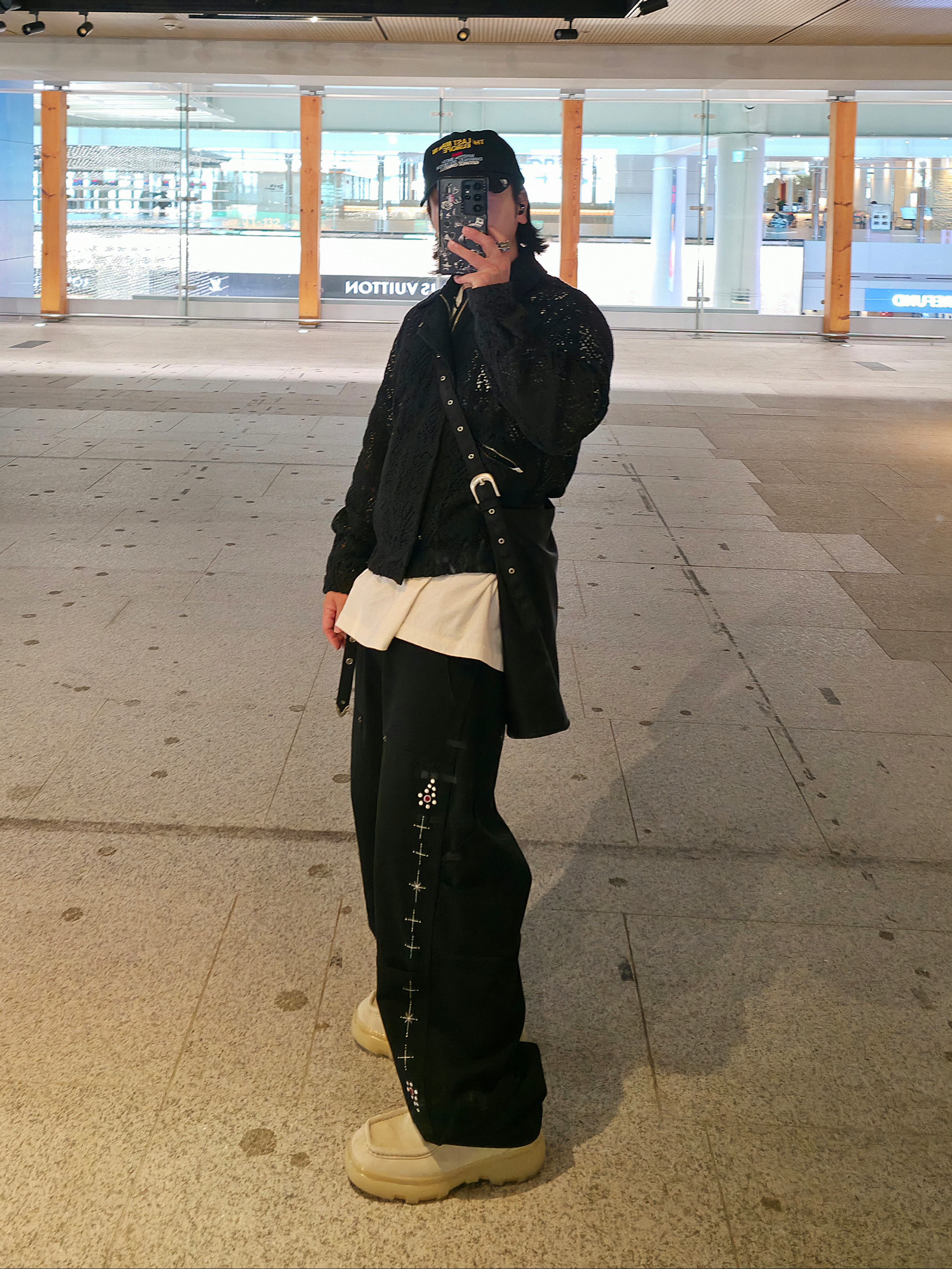 Burberry Suede Creeper Mid Shoes Clay, Aoiro Fake Stud Cutted Double Knee Pants Denim Black 착용 스타일 - 1