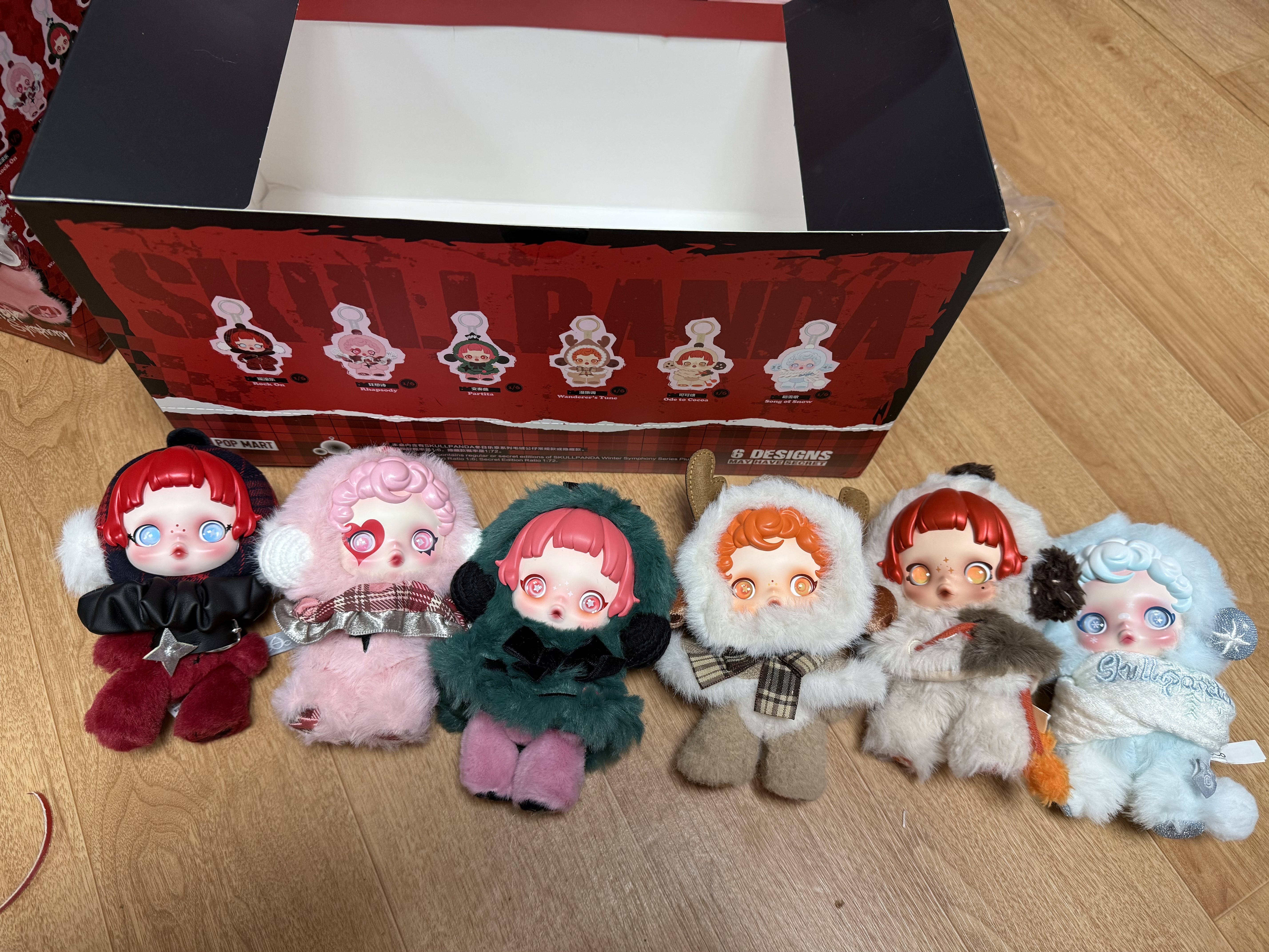 Pop Mart Skullpanda Winter Symphony Series Keyring Sealed Case (6 Blind Boxes) 착용 스타일 - 1