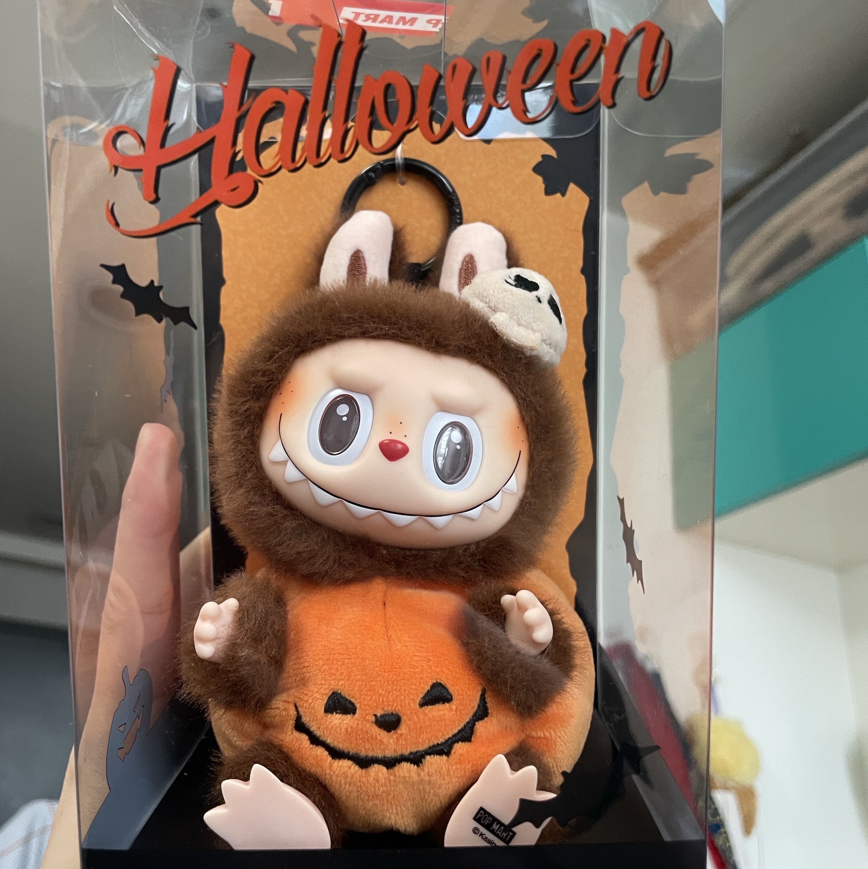 Pop Mart Labubu Halloween Party Series Pumpkin Toy Keyring 착용 스타일