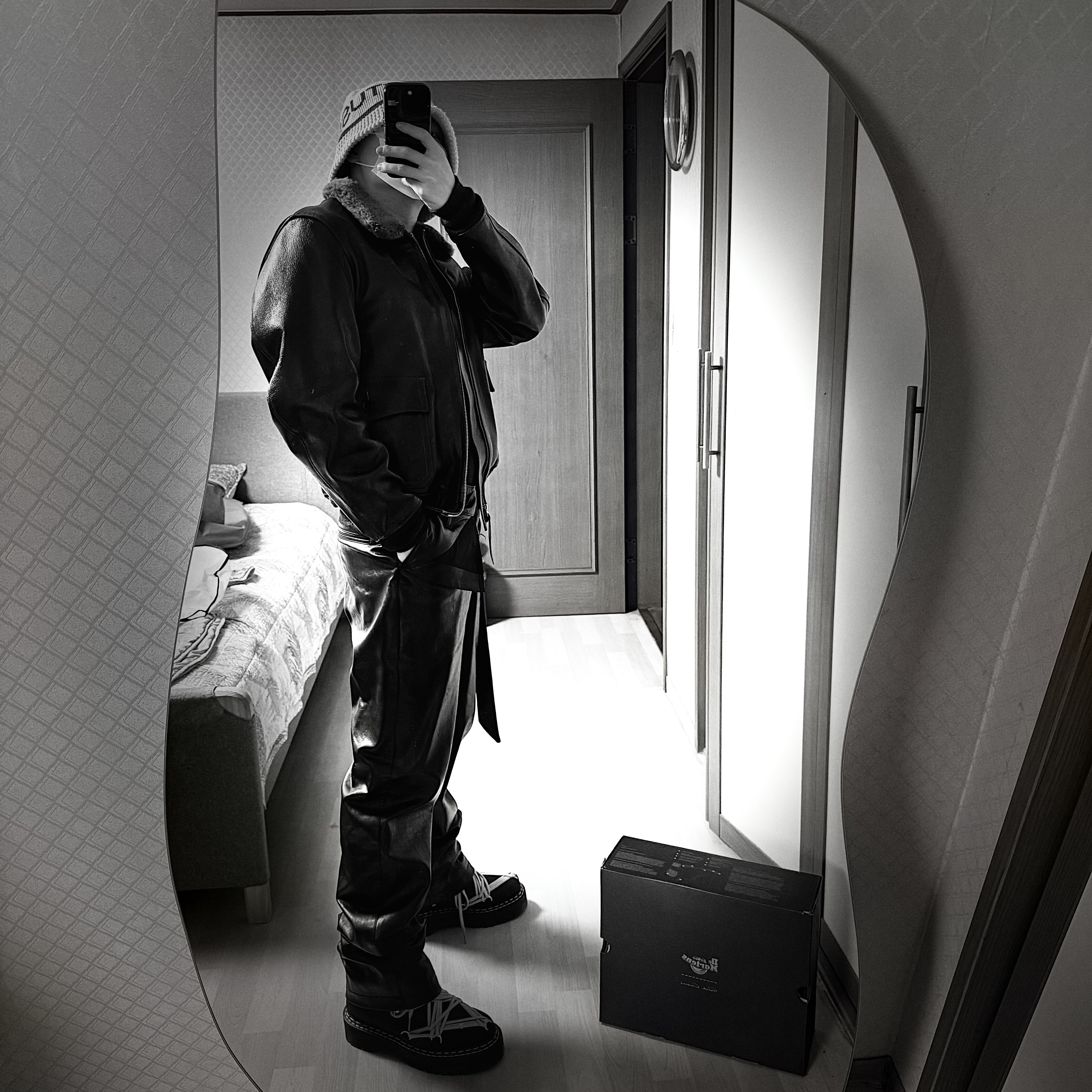 Dr. Martens x Rick Owens 1460 Quad Sole Mega Lace Boots Black, Stussy Jacquard Knit Bucket Hat Natural 착용 스타일 - 4
