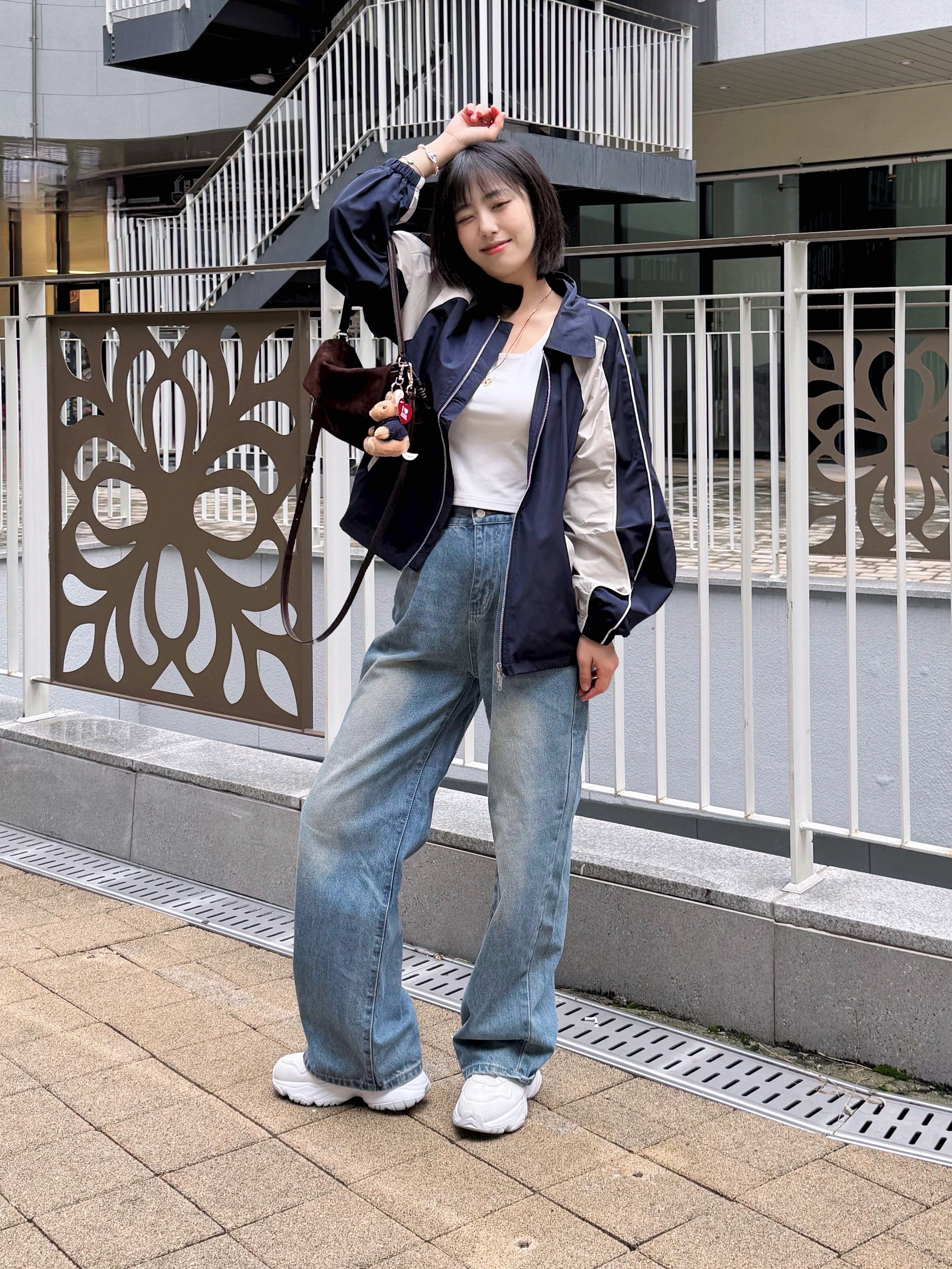 SLOW RECORD HOUSE Piping Line Windbreaker Navy 착용 스타일 - 7