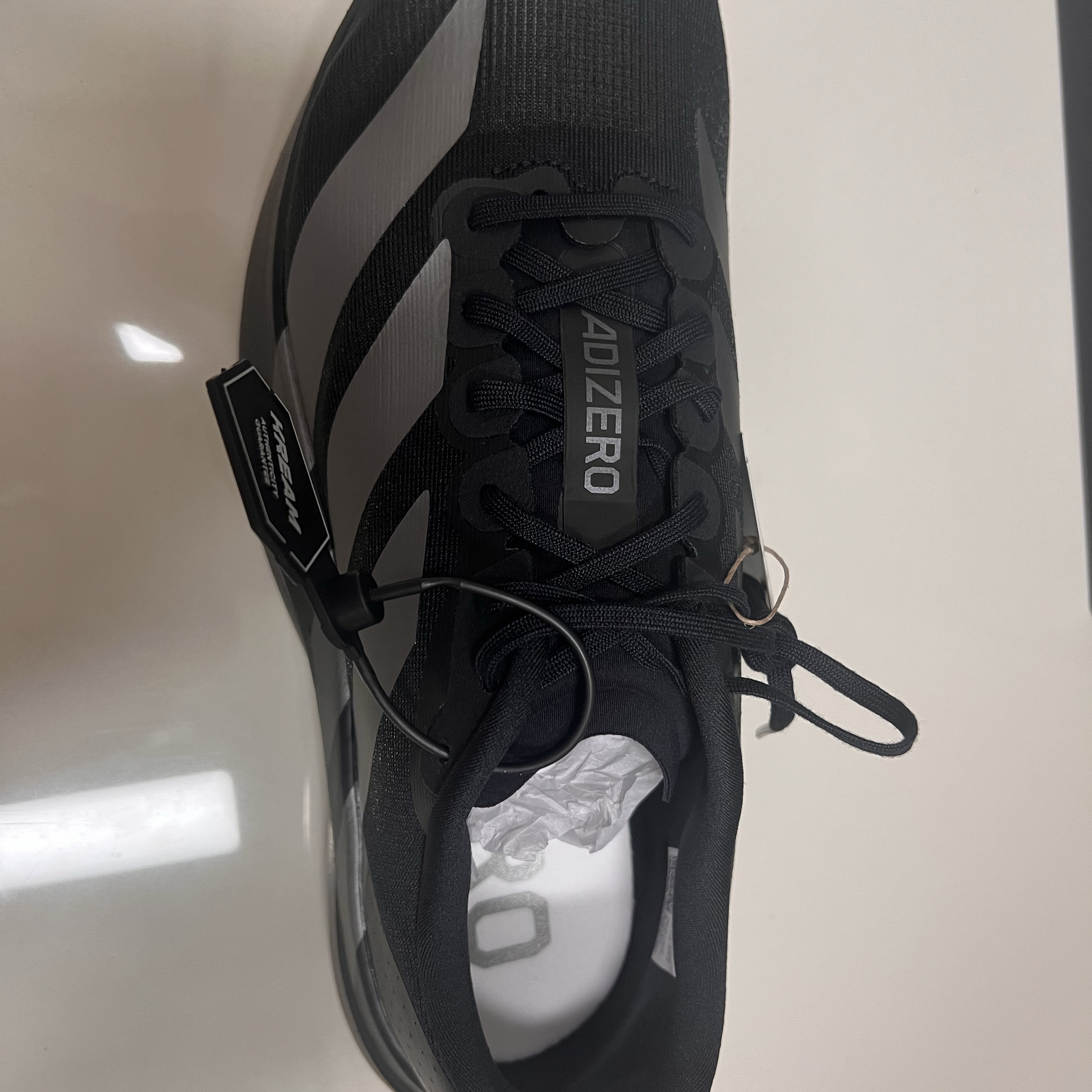 Adidas Adizero EVO SL Core Black Iron Metallic 착용 스타일 - 1