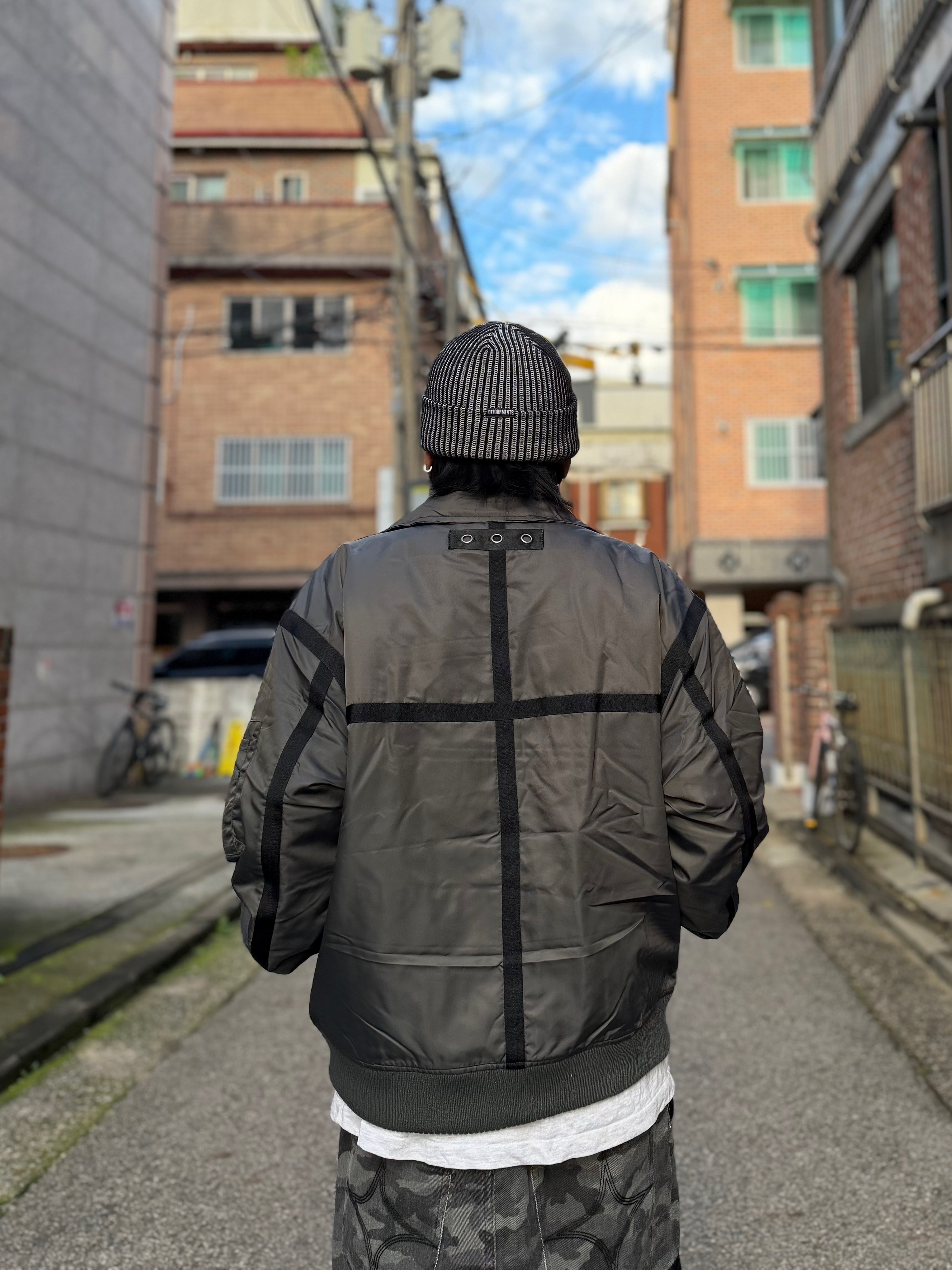 Balenciaga 3XL Sneakers Light Beige, DEFGARMENTS Label Point Rib Beanie Black 착용 스타일 - 7