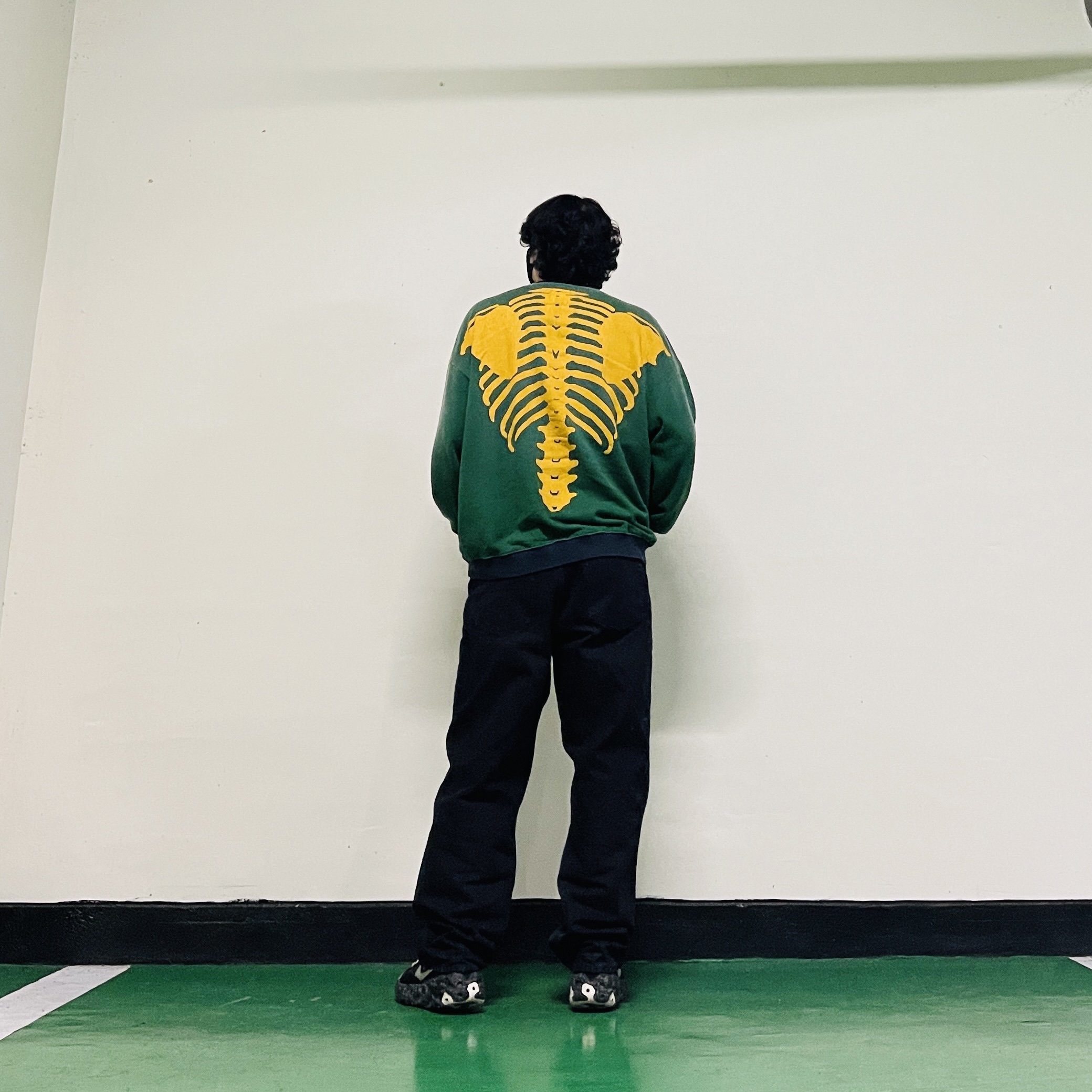 Stussy Washed Canvas Big OL' Jean Black, Kapital 2 Tone Big Fleece Sweatshirt Black Green 착용 스타일 - 1