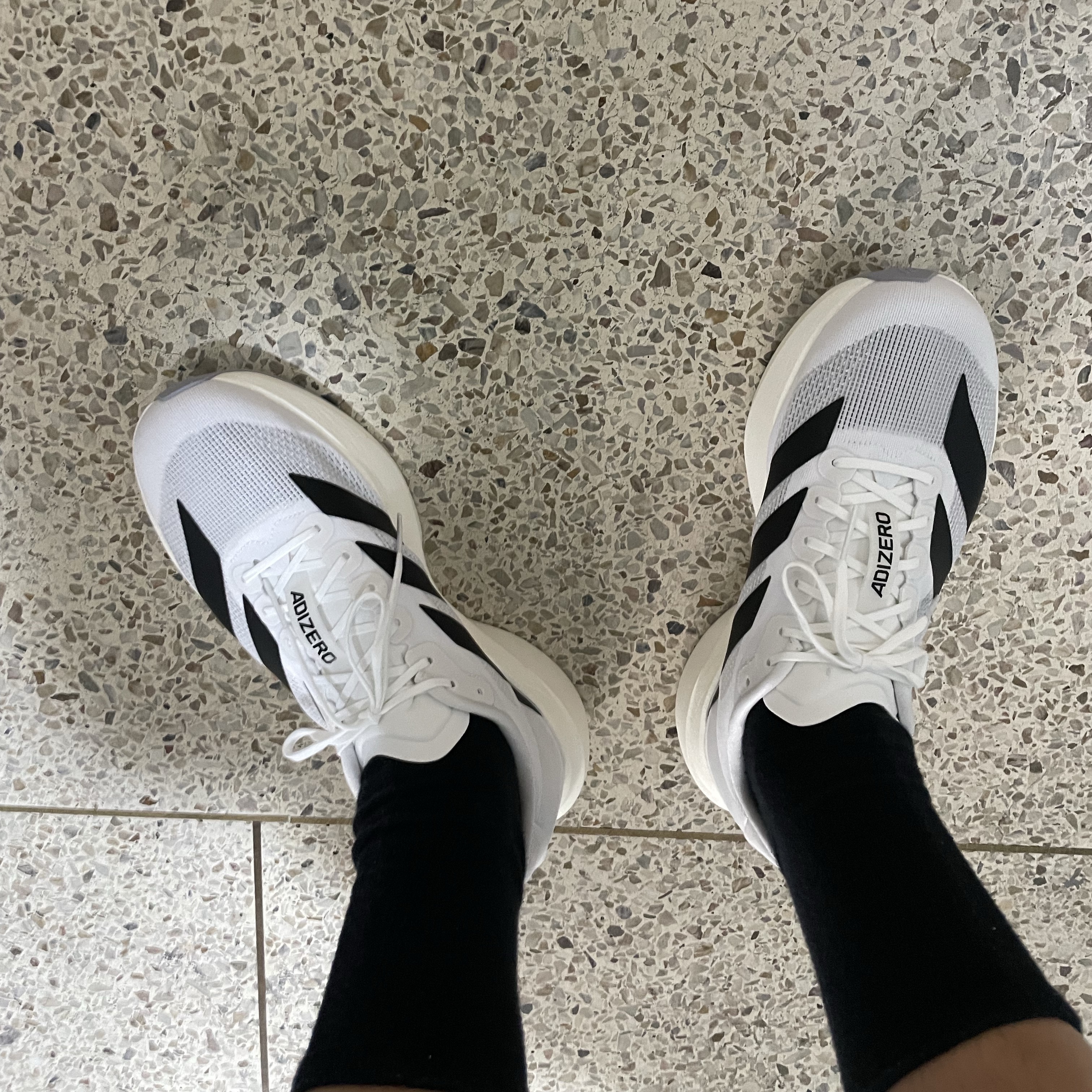 Adidas Adizero EVO SL Cloud White Core Black 착용 스타일 - 2
