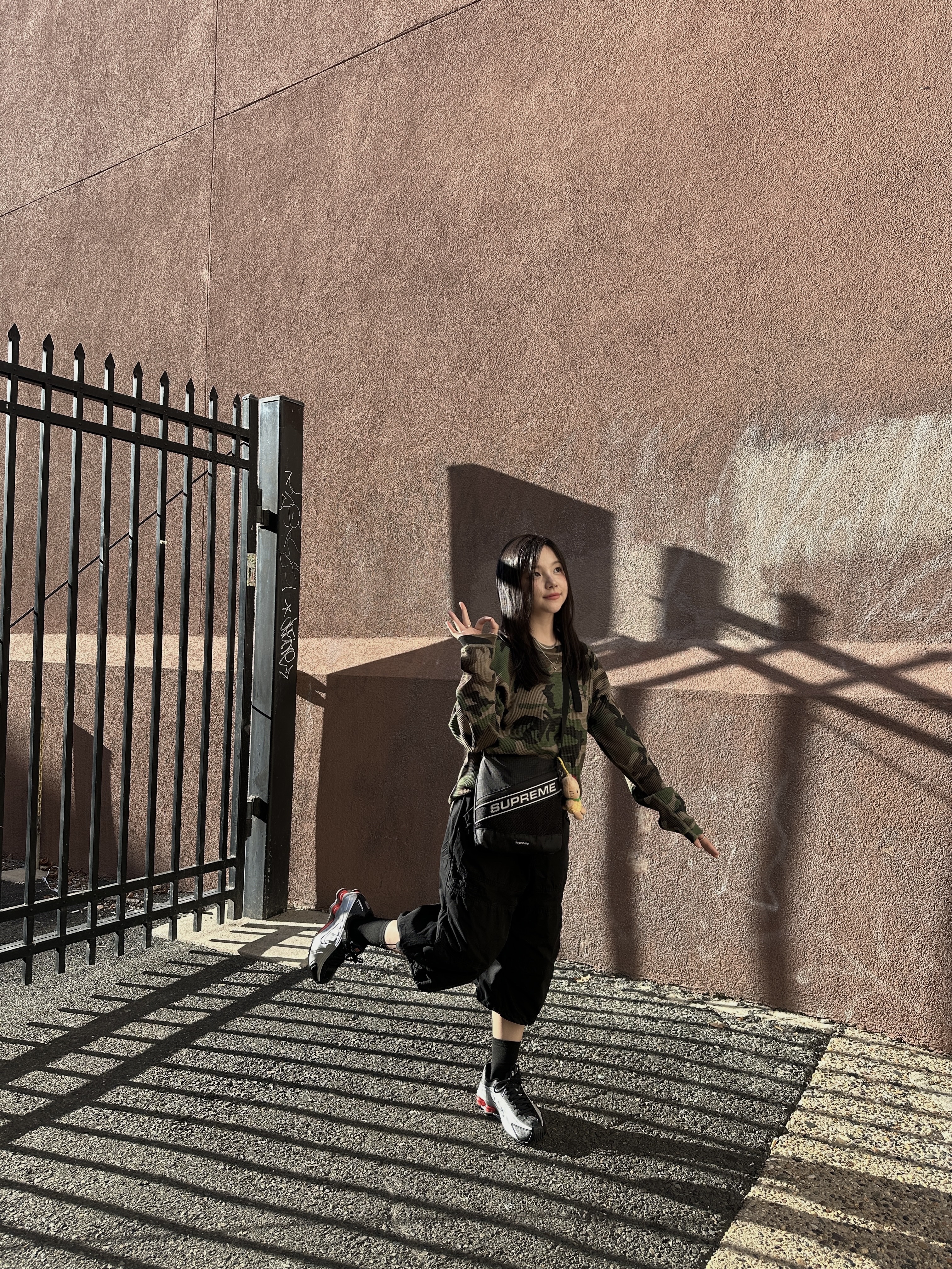 Stussy Basic Thermal Woodland Camo, Nike Shox R4 Black and Metallic Silver 착용 스타일 - 3