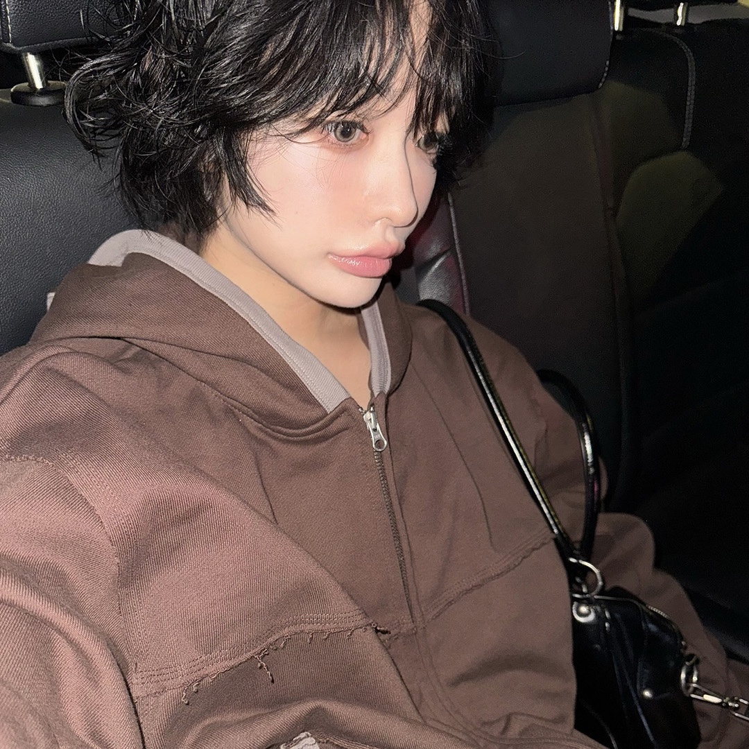 Thevinylhouse Cut Off Hoodie Zip-Up Brown 착용 스타일