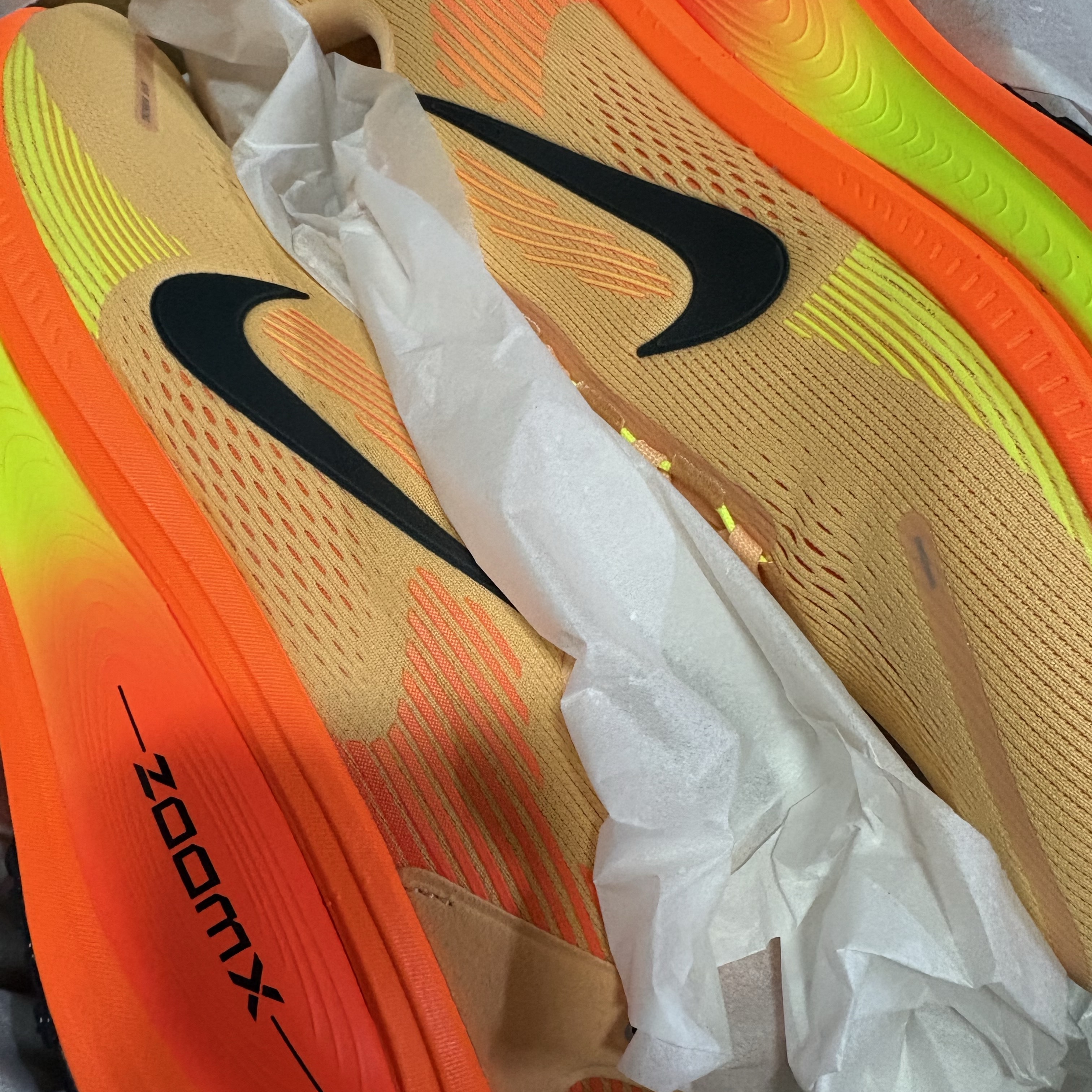 Nike Vomero 18 Orange Chalk Total Orange 착용 스타일