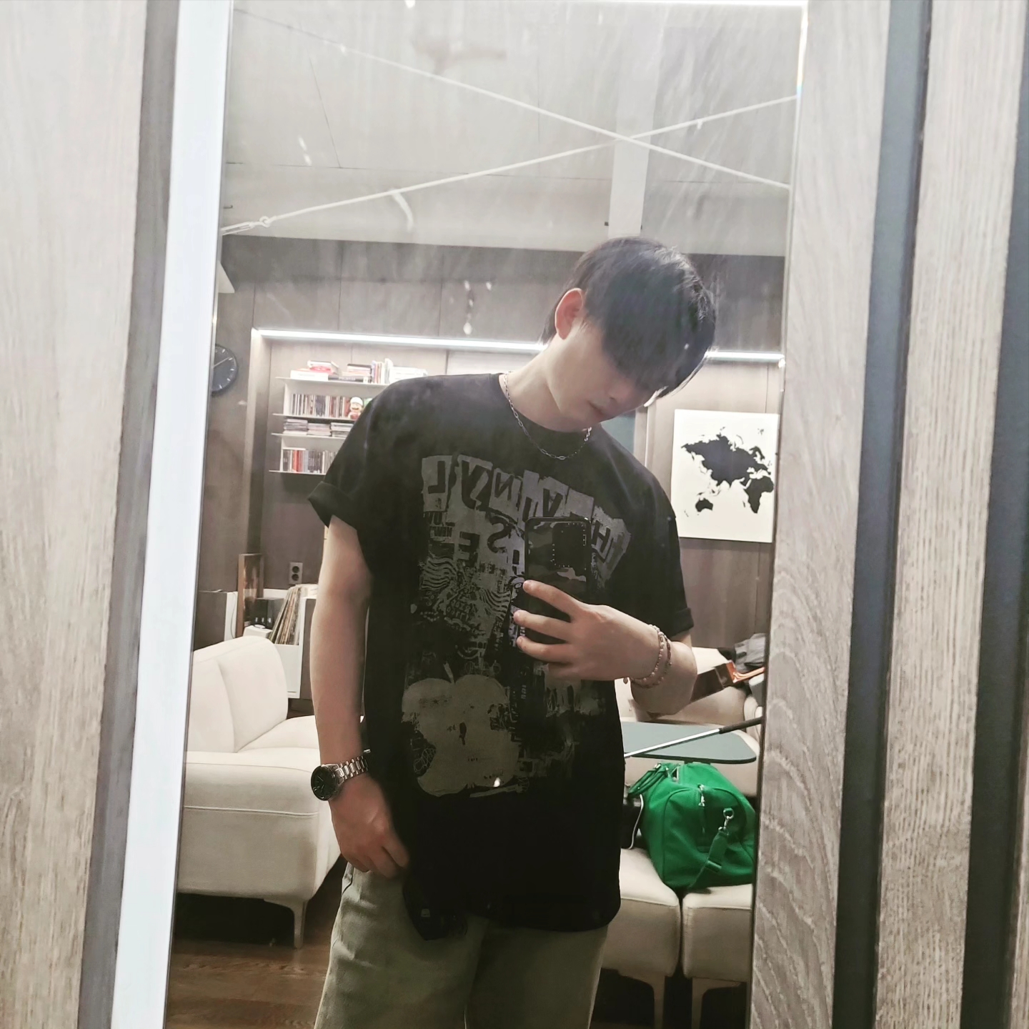 [KREAM 단독] Thevinylhouse Newspaper T-Shirt Black, Scudo Snow White Ice Pearl Beads Bracelet 착용 스타일