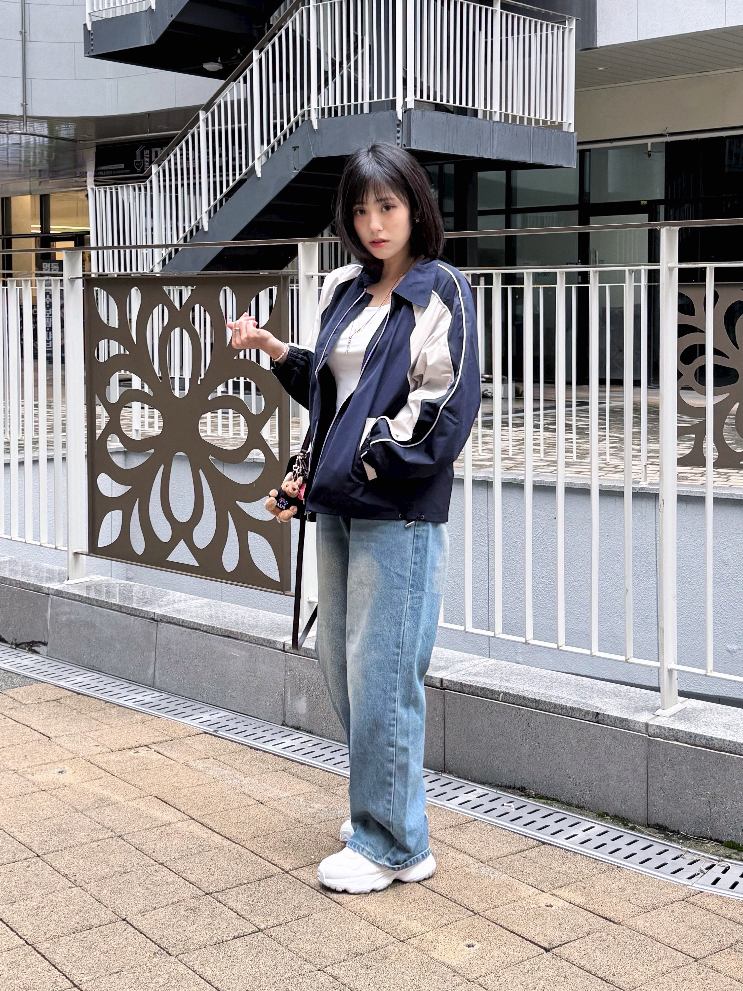 SLOW RECORD HOUSE Piping Line Windbreaker Navy 착용 스타일 - 9