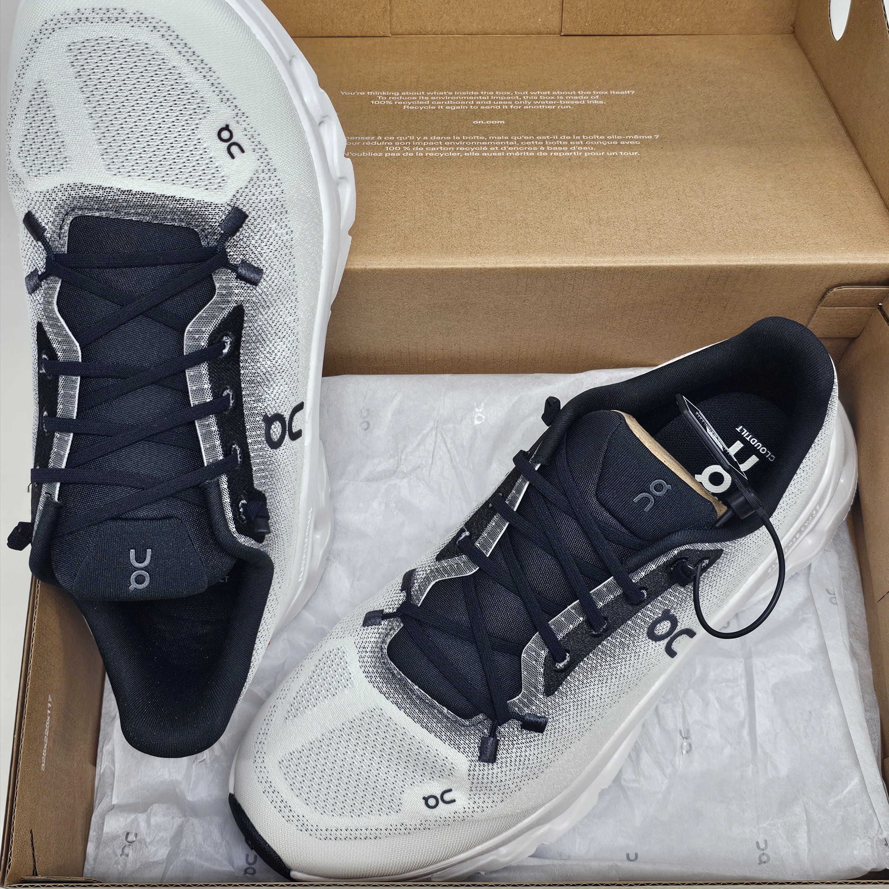On Running Cloudtilt Black Ivory 착용 스타일