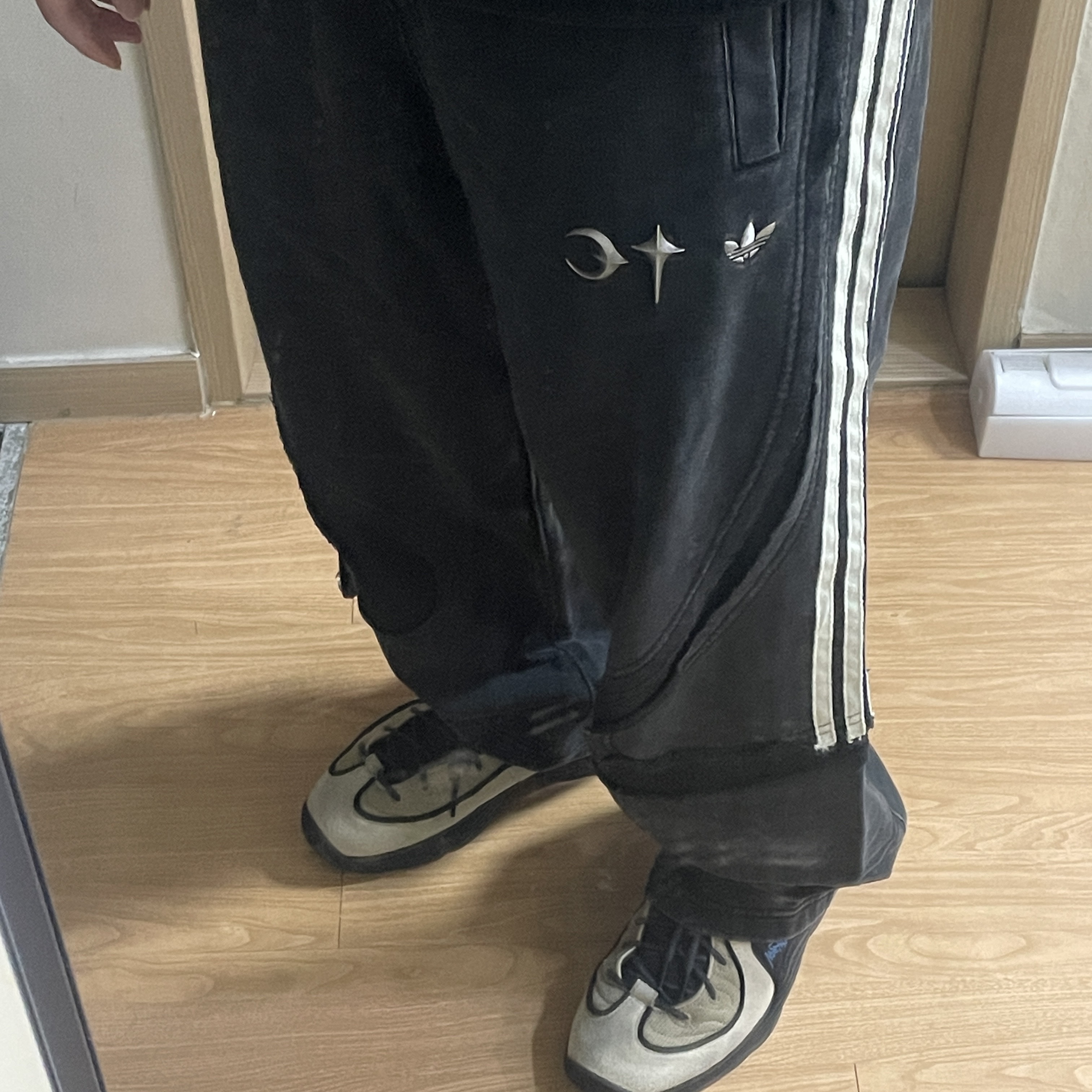 Adidas x Thug Club Teamgeist Sweatpants Black - KR Sizing, Nike x Stussy Air Penny II Rattan and Limestone 착용 스타일 - 1