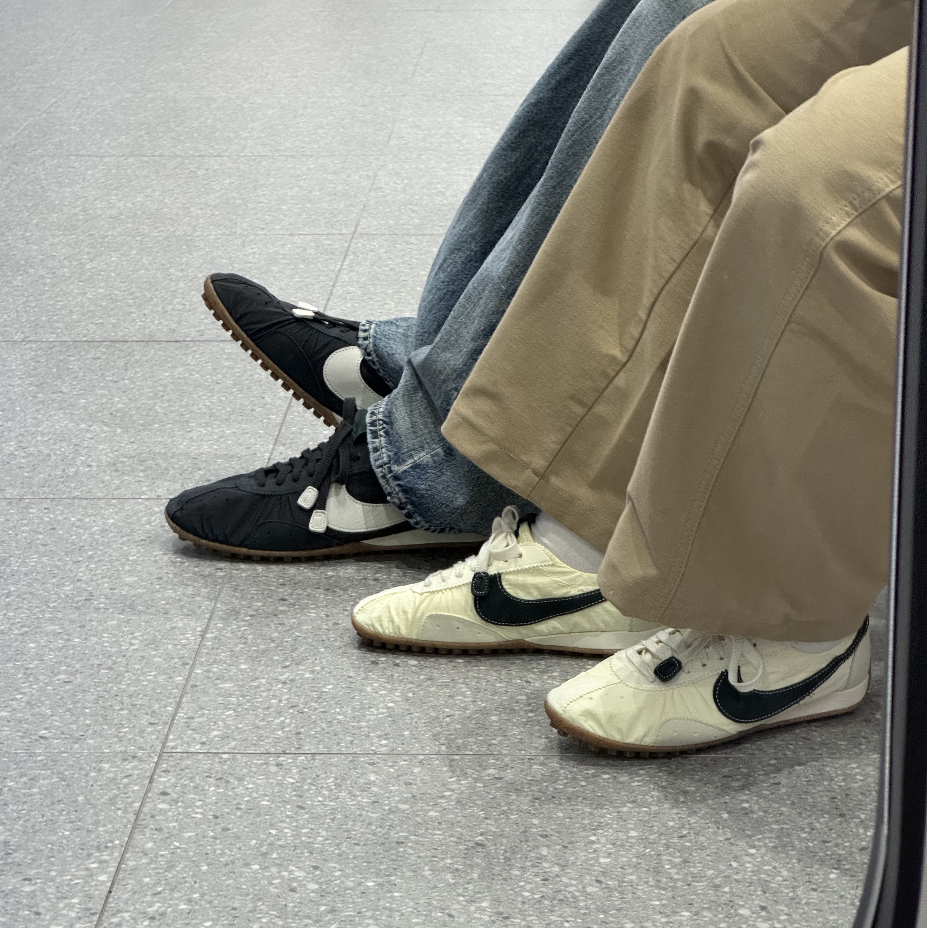 Nike x Jacquemus Moon Shoe SP Off Noir Cashmere, Nike x Jacquemus Moon Shoe SP Alabaster Off Noir 착용 스타일