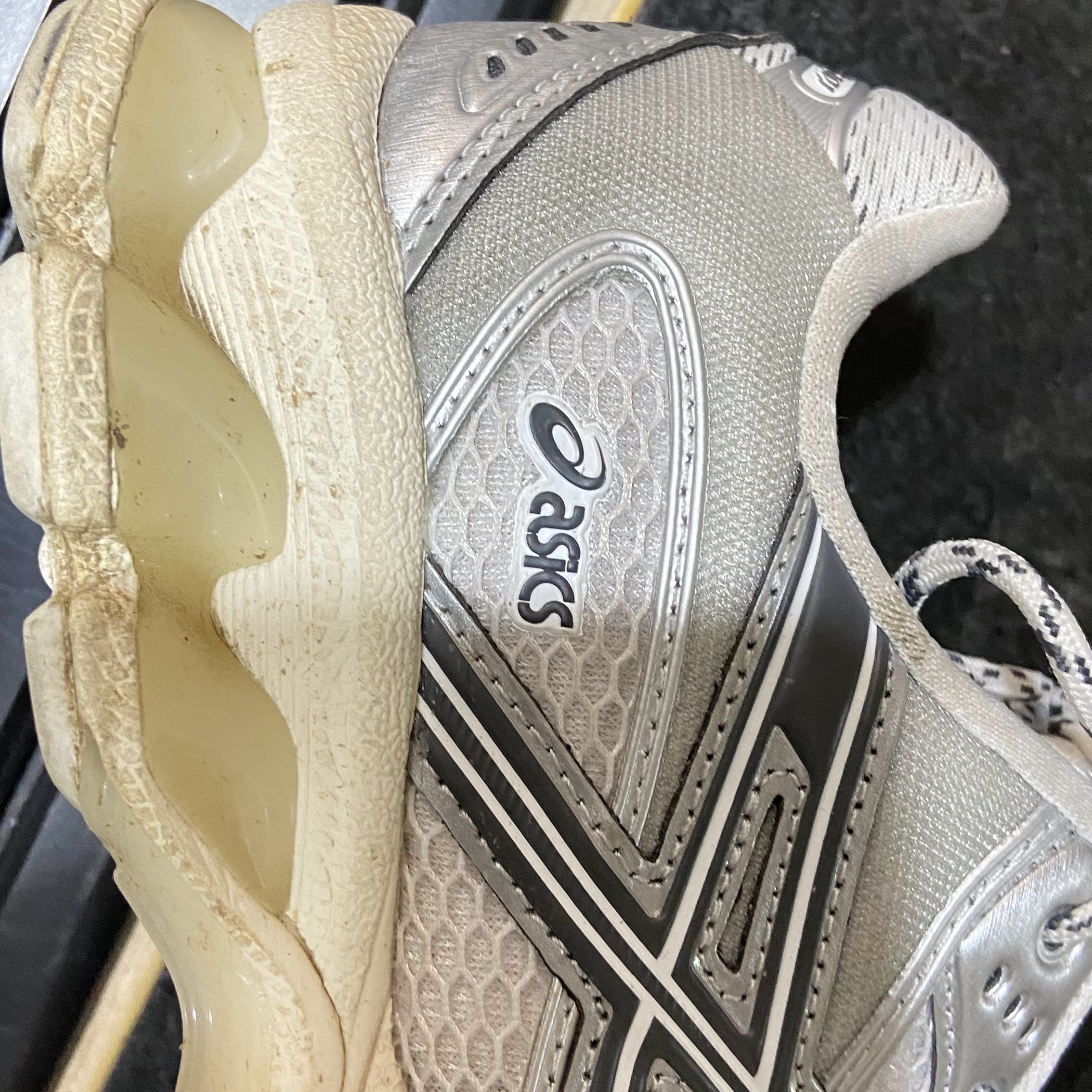 Asics Gel-Nimbus 10.1 Piedmont Grey Pure Silver 착용 스타일 - 5