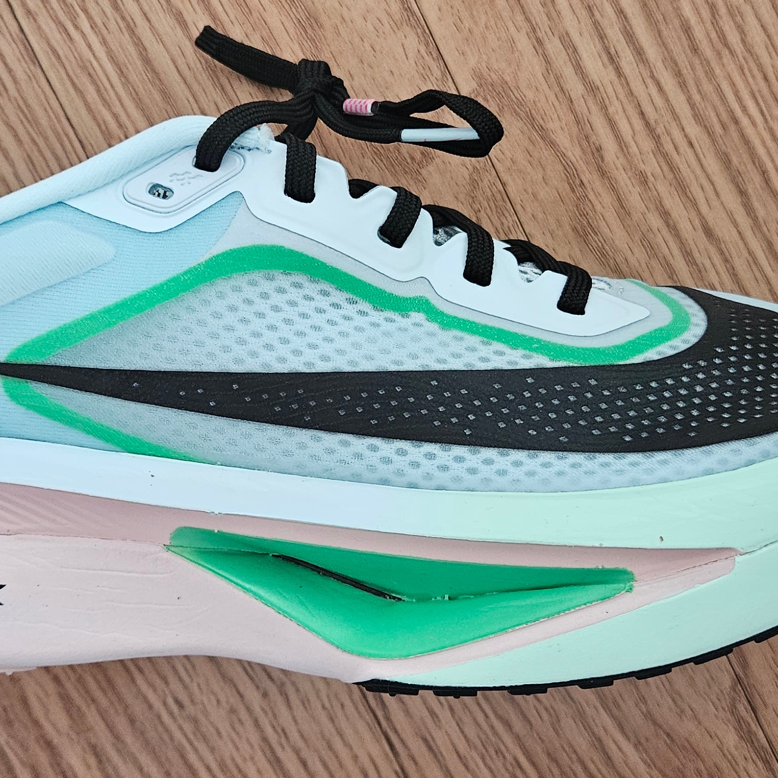Nike Zoom Fly 6 Glacier Ice Hyper Pink 착용 스타일