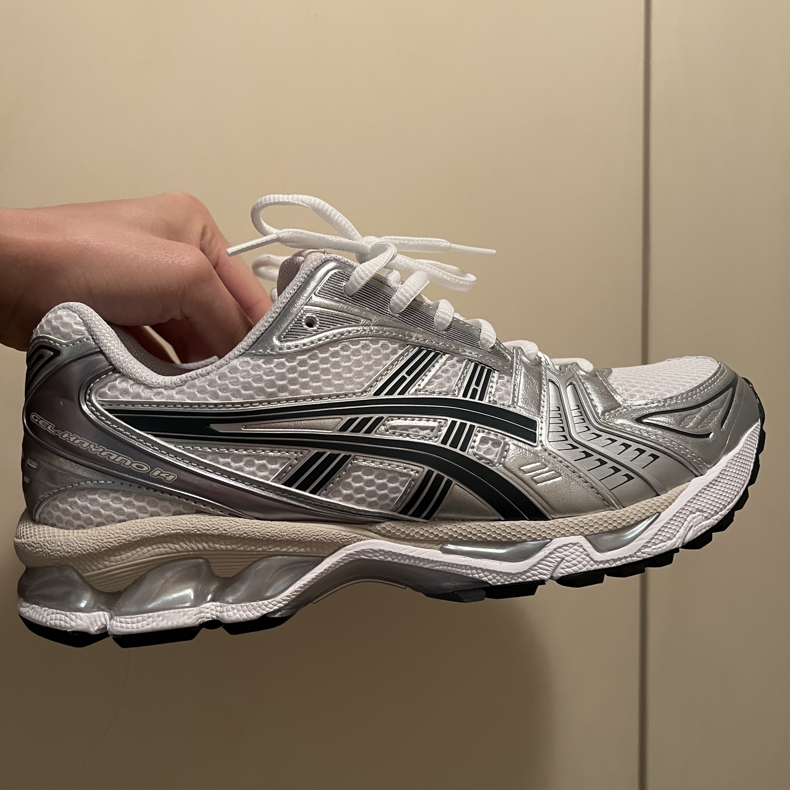 Asics Gel-Kayano 14 White Graphite Grey 착용 스타일