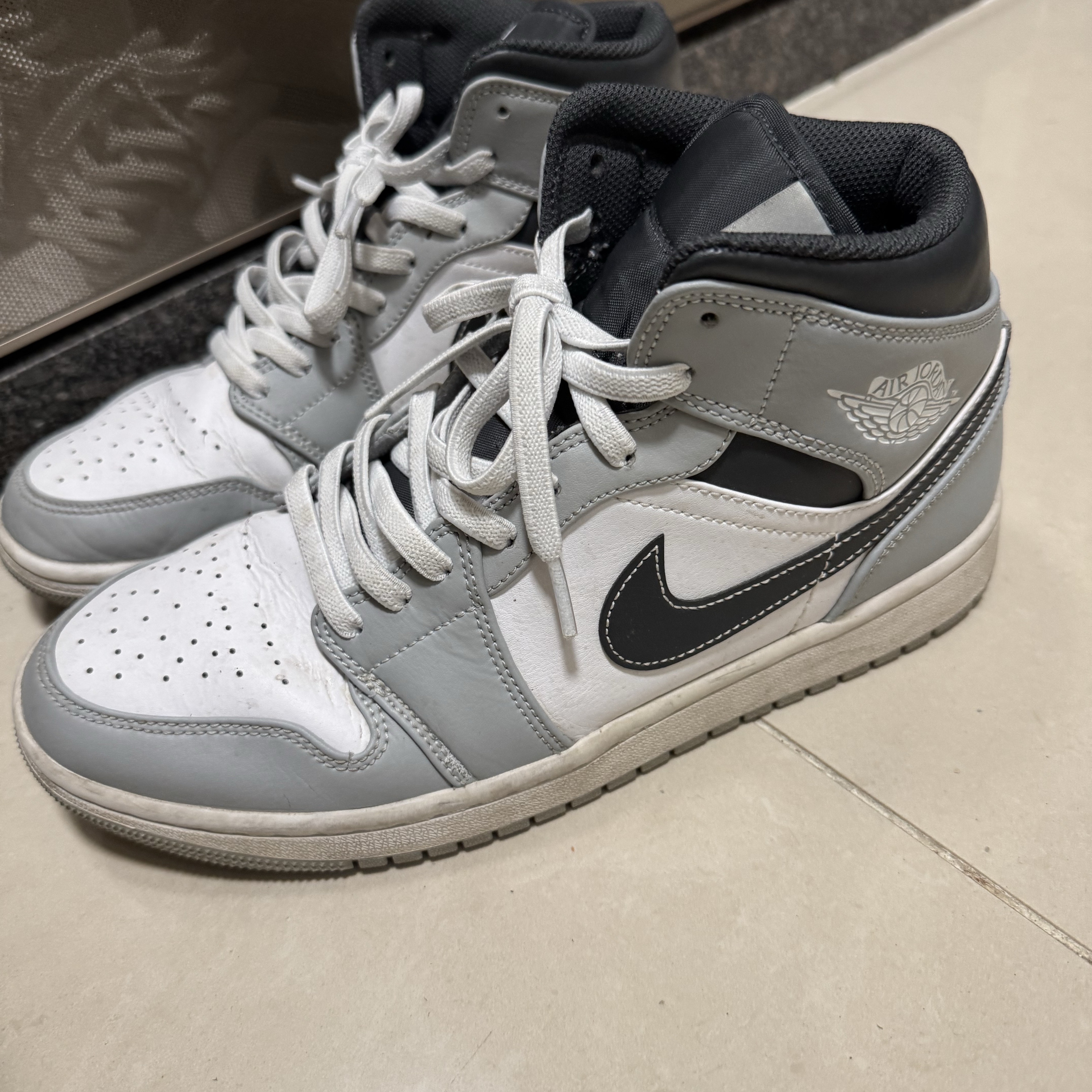 Jordan 1 Mid Light Smoke Grey Anthracite 착용 스타일