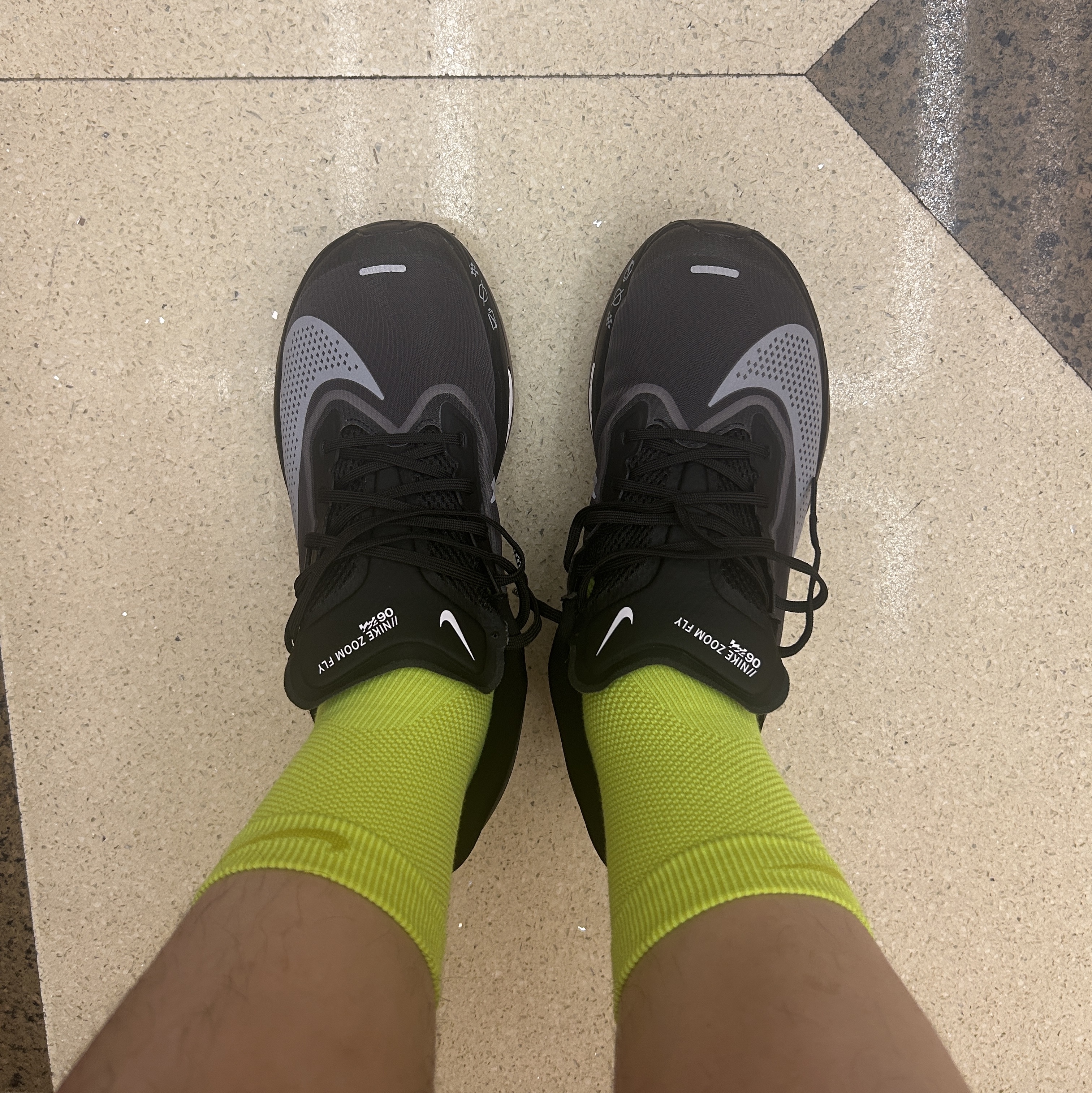 Nike Zoom Fly 6 Black Light Smoke Grey 착용 스타일