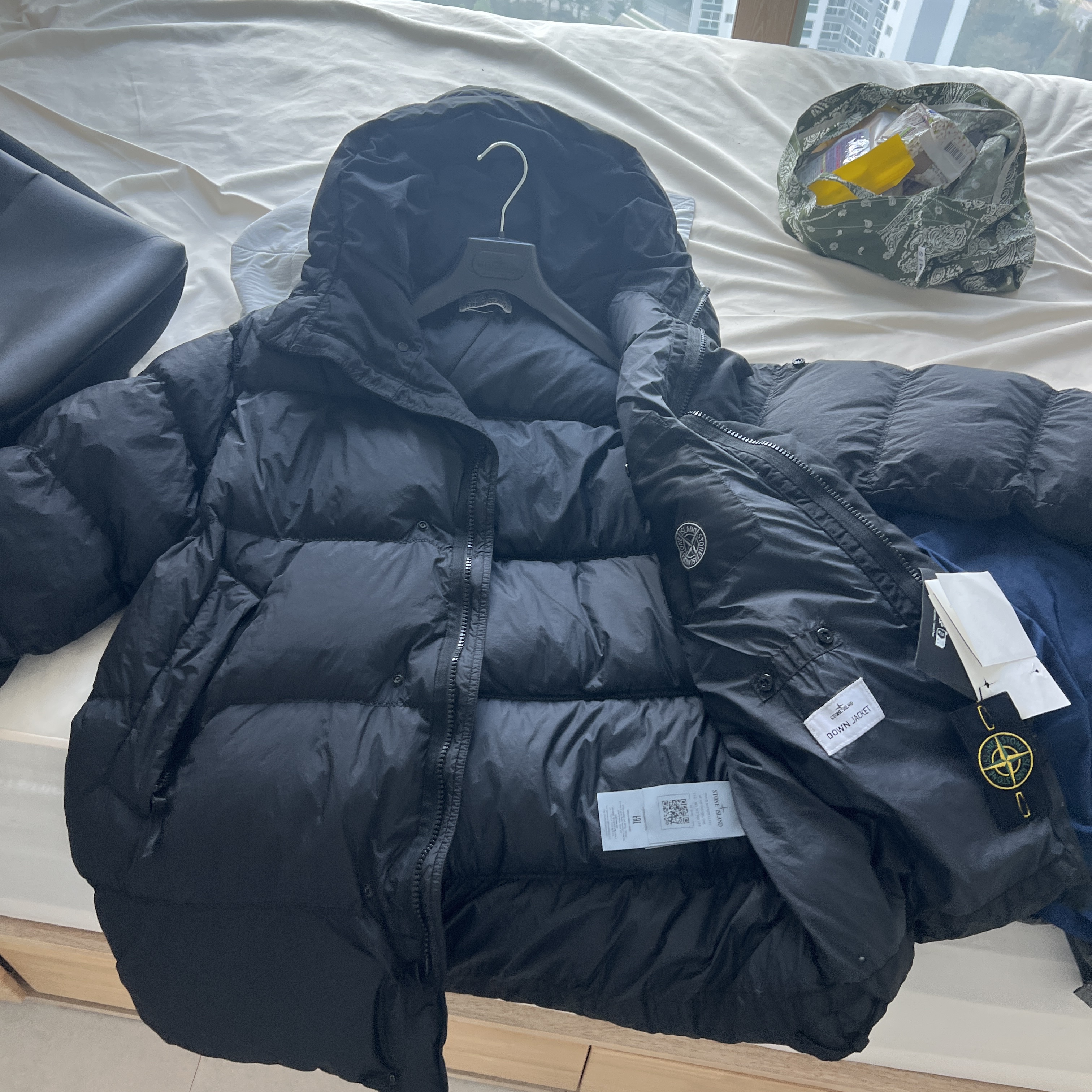Stone Island 4100012 Crinkle Reps NY Recycled Nylon Wind Resistant Down Parka Black - 25FW 착용 스타일
