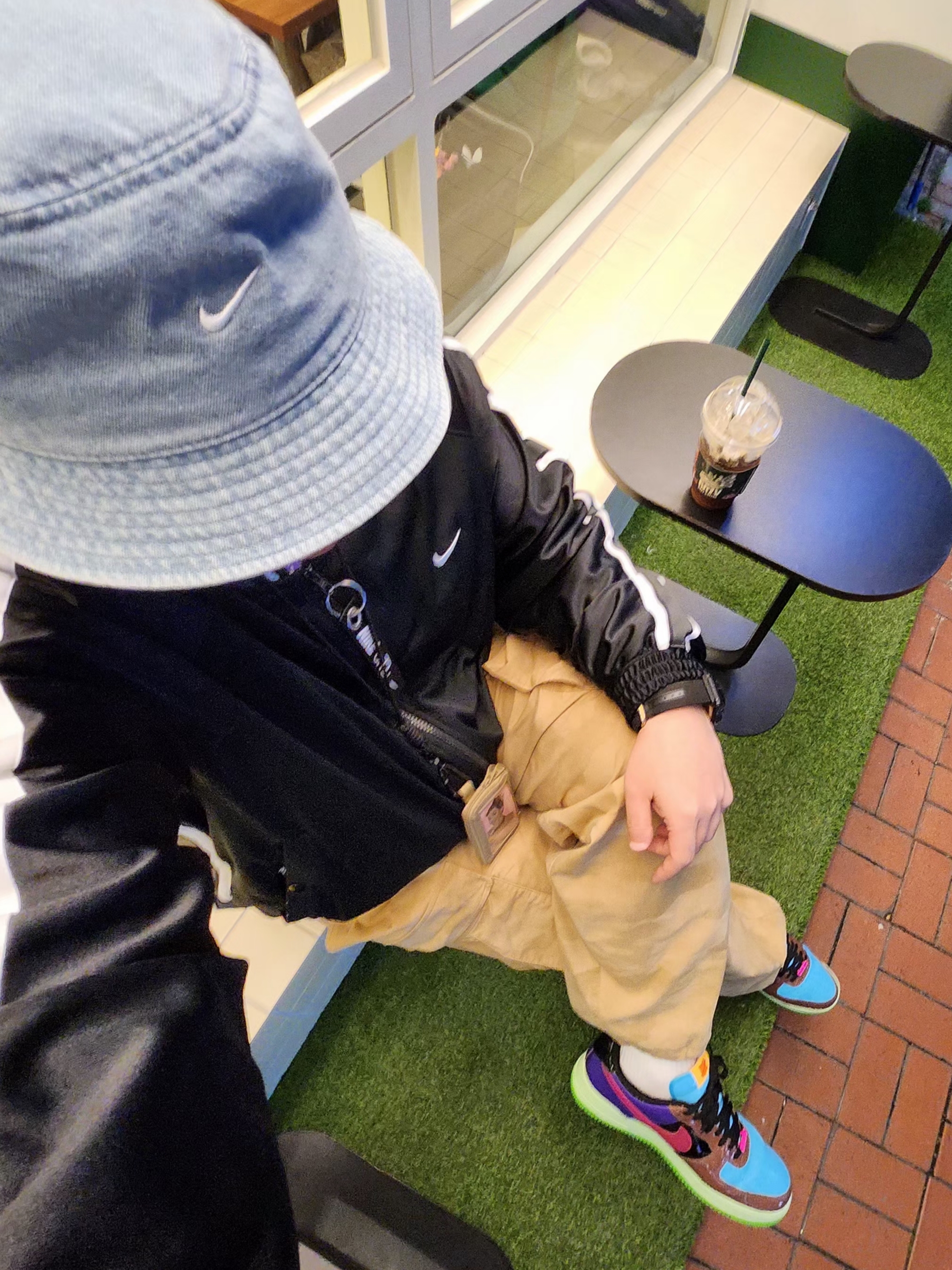 Nike x Undefeated Air Force 1 Low SP Multi Patent Pink Prime, Nike Apex Denim Bucket Hat Aegean Storm Thunder Blue 착용 스타일
