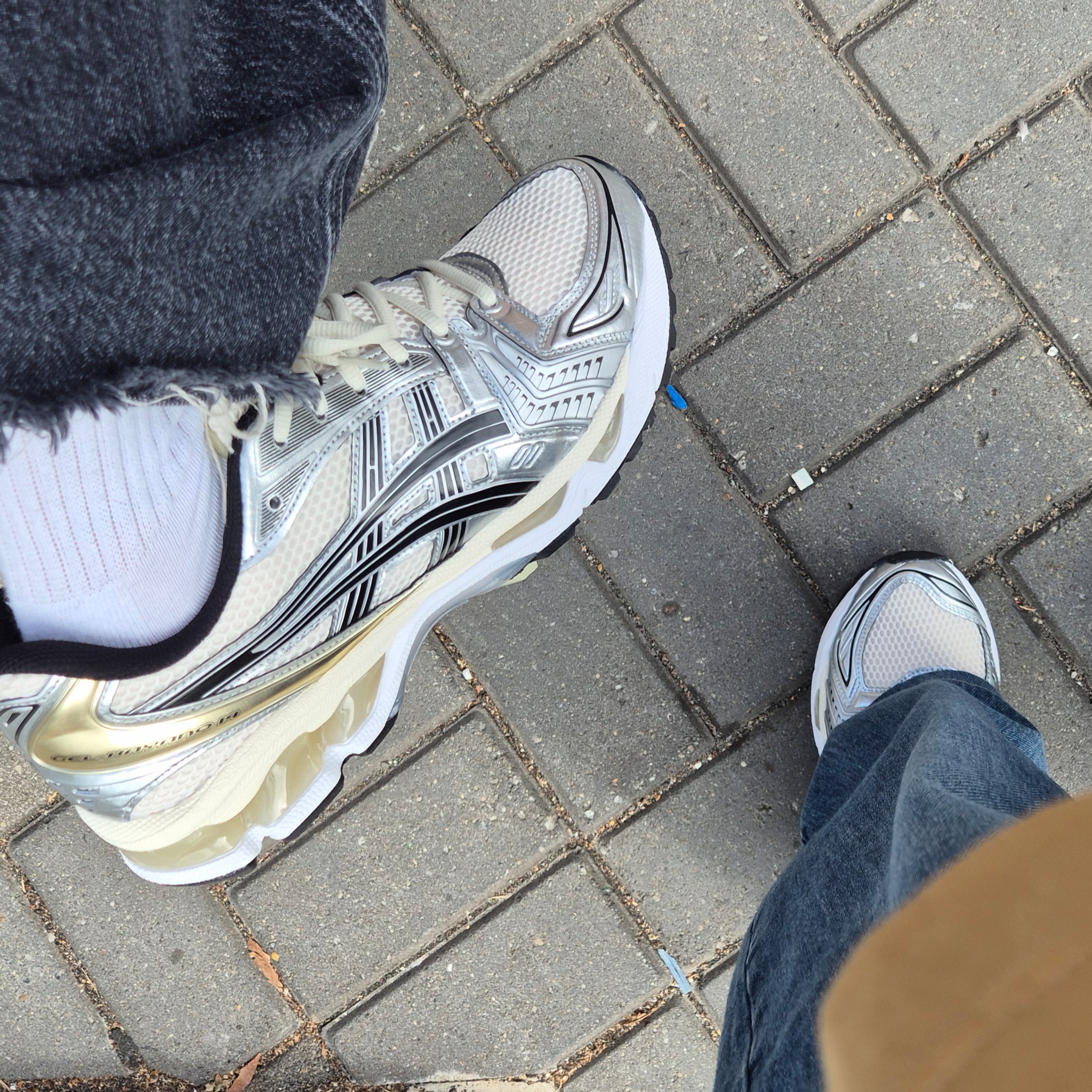 Asics Gel-Kayano 14 Cream Black 착용 스타일 - 3