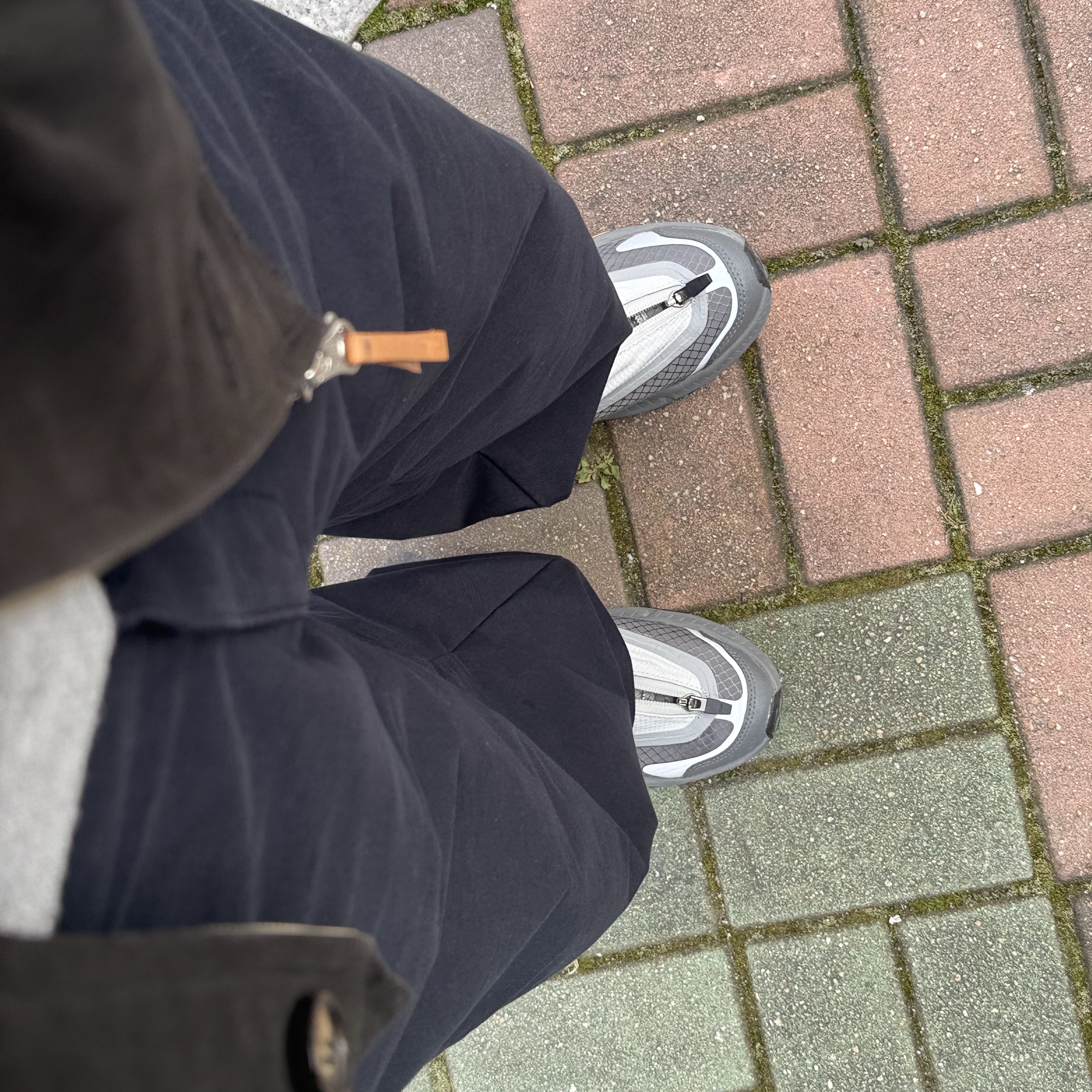 Hoka Project Transport Stardust Satellite Grey 착용 스타일