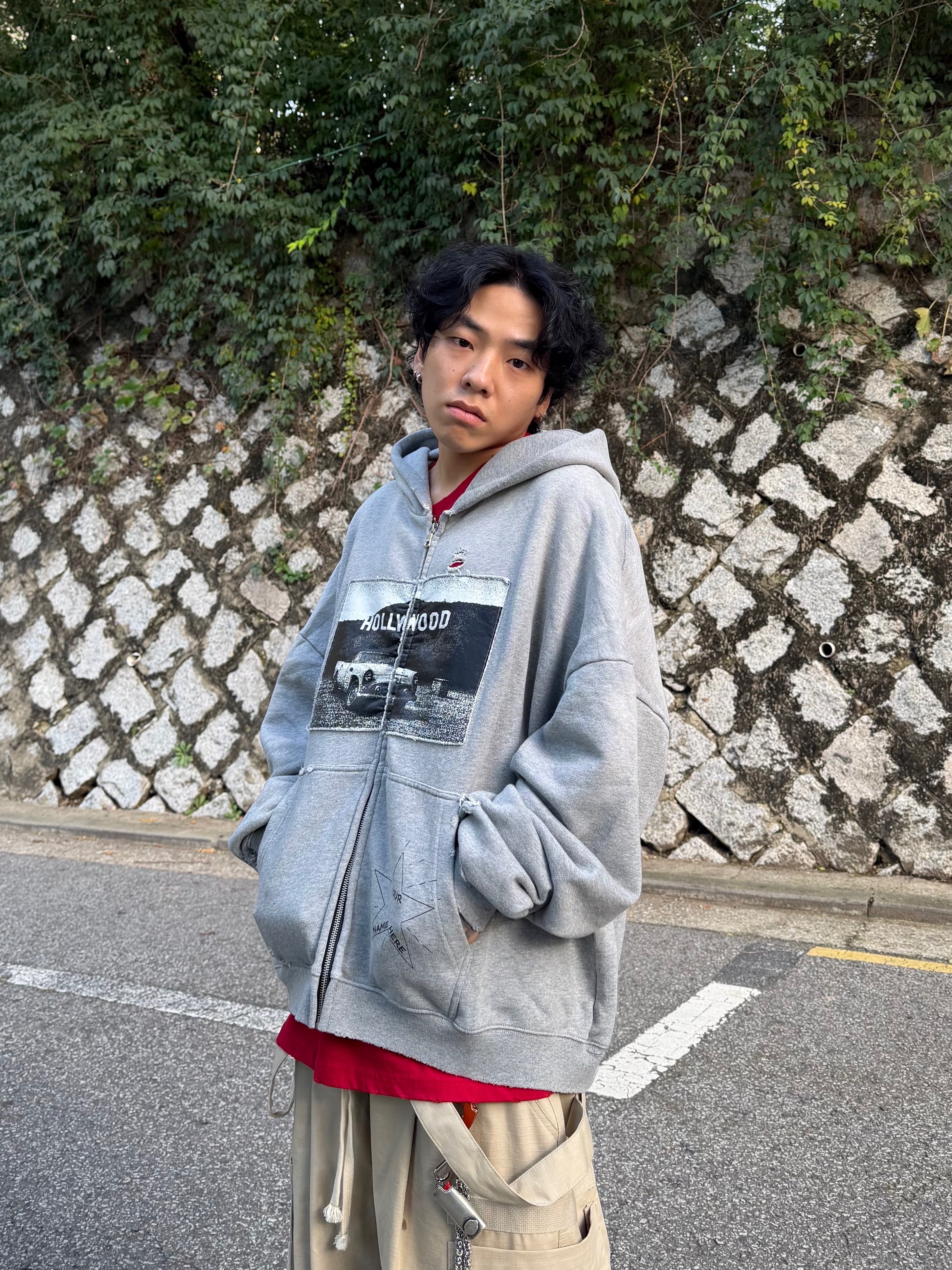 NOD Old Hollywood Zip-up Hoodie Grey, Balenciaga Cargo Sneakers Beige Grey Red 착용 스타일 - 7